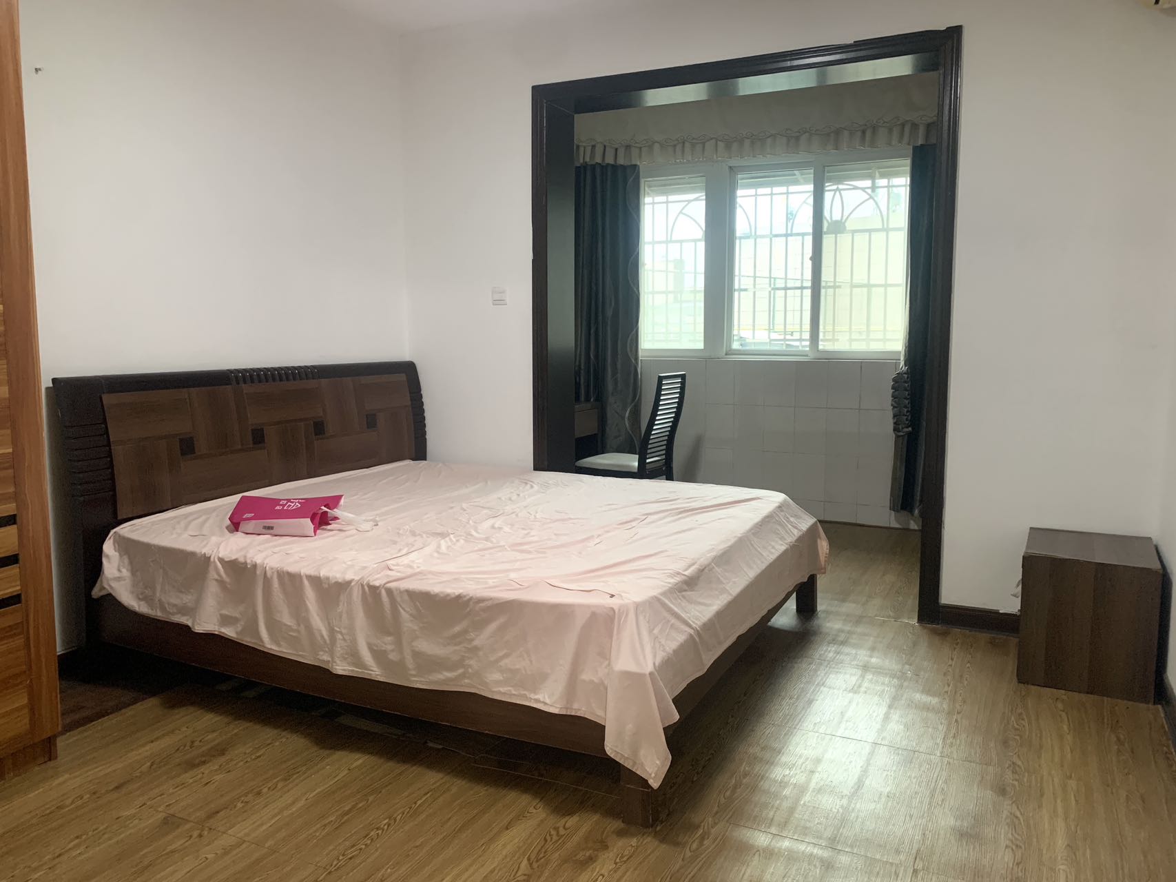 民贸花园 3室2厅2卫 115.0万 民贸花园 3室2厅2卫 115.0万客厅