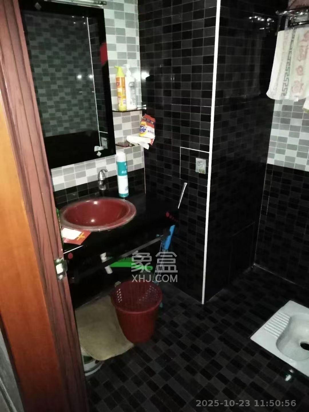 伍家岭生活广场  2室1厅1卫    2000.0元/月 伍家岭生活广场  2室1厅1卫    2000.0元/月室内图