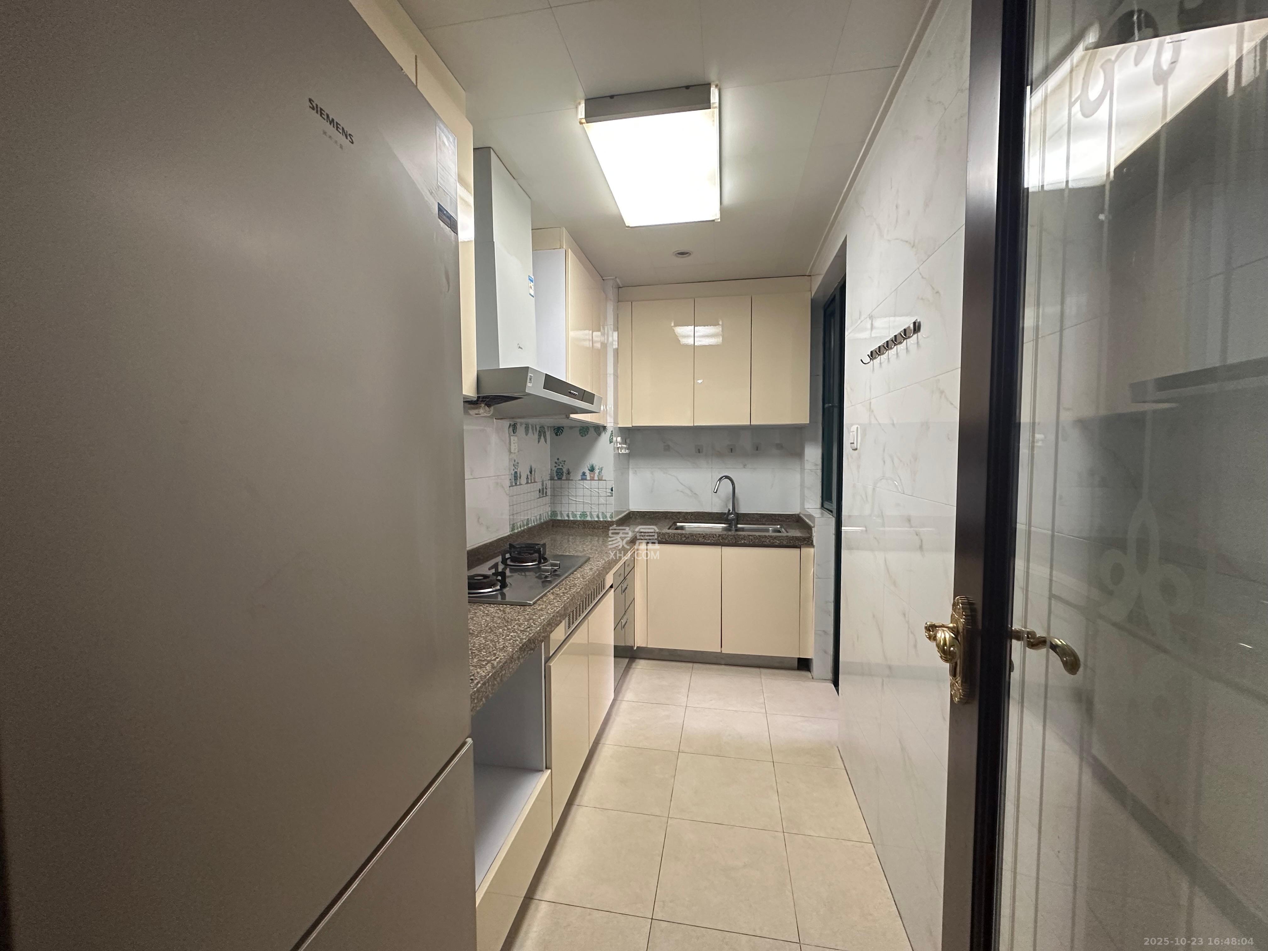 恒大雅苑  3室2厅2卫    3000.0元/月室内图