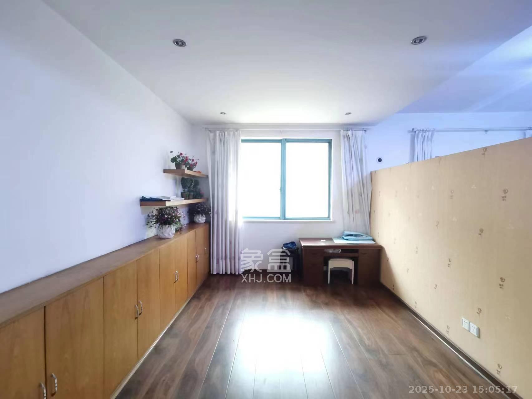 湘龙家园  4室2厅2卫    3800.0元/月 湘龙家园  4室2厅2卫    3800.0元/月室内图