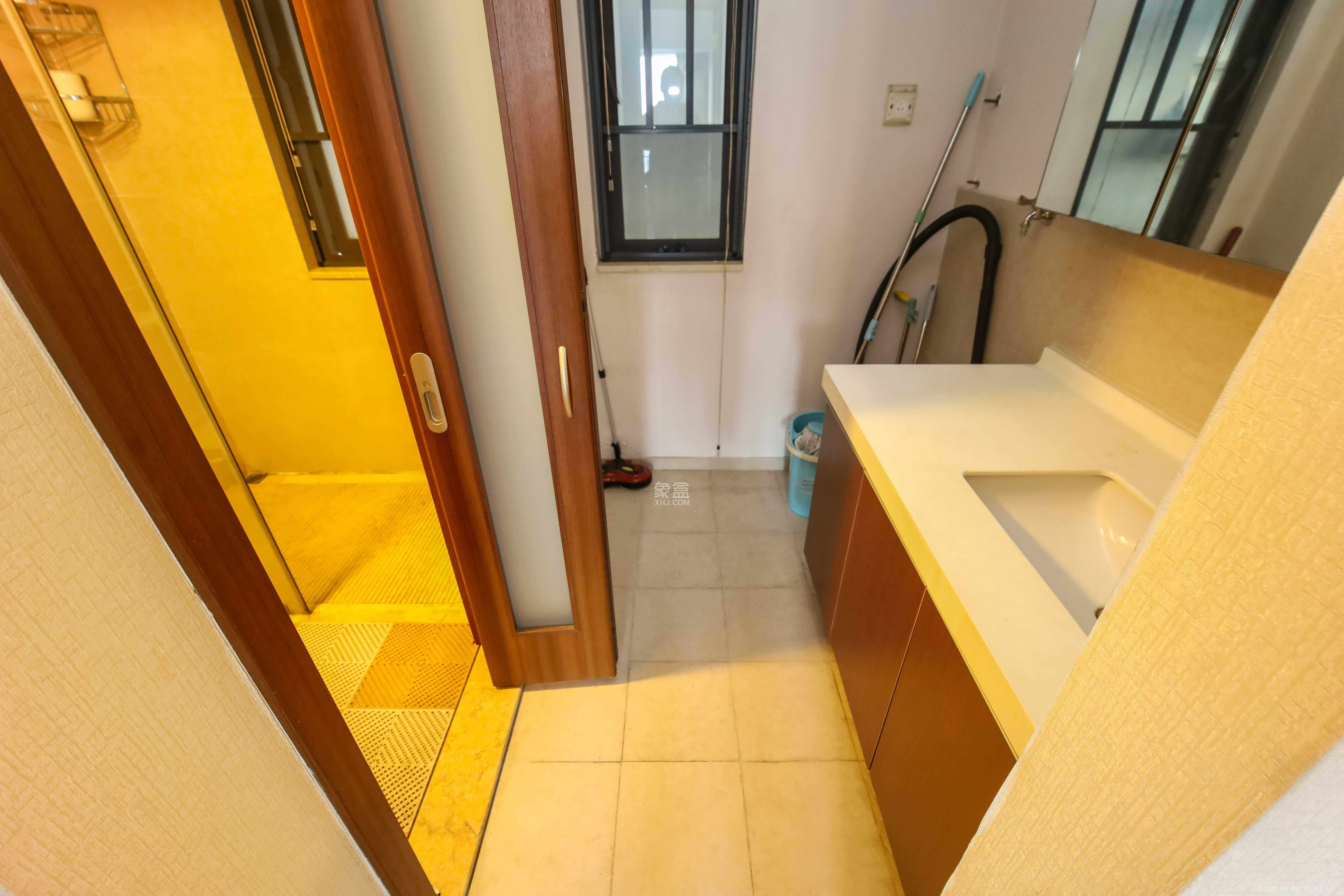 万科金域蓝湾  3室2厅2卫    130.0万 万科金域蓝湾  3室2厅2卫    130.0万卫生间