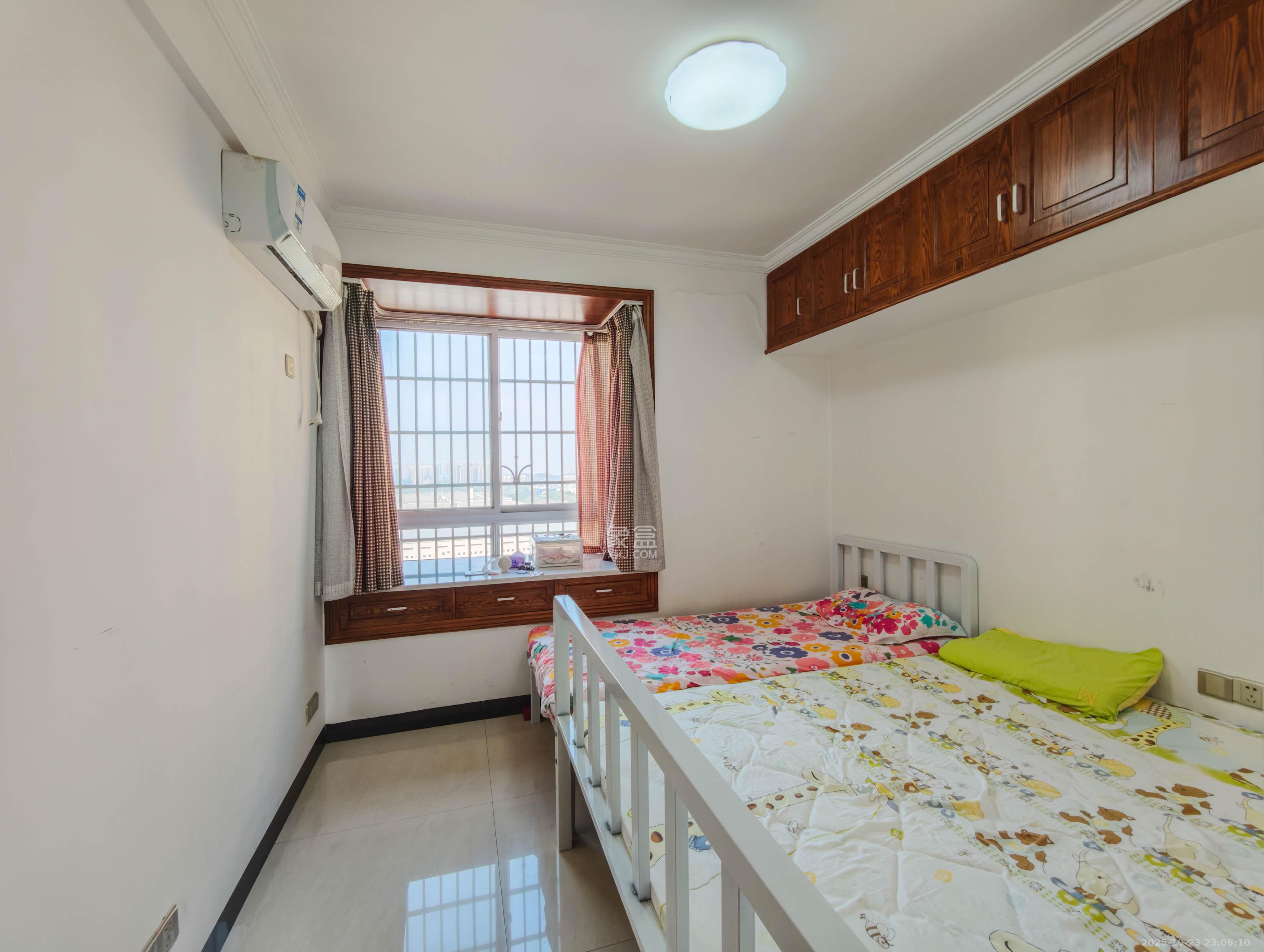 白田佳苑  3室2厅2卫    72.0万卧室