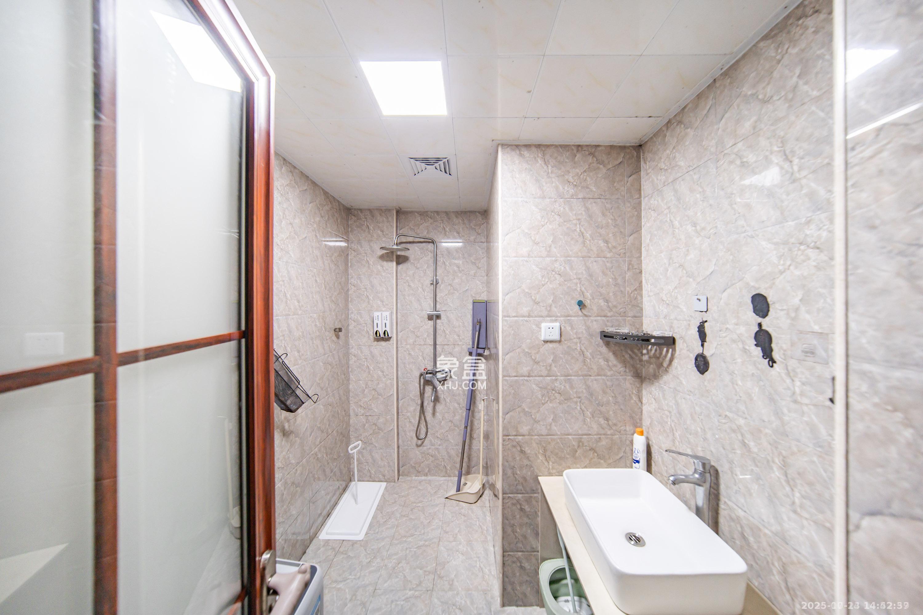 中南壹号院  1室1厅1卫    1600.0元/月 中南壹号院  1室1厅1卫    1600.0元/月室内图