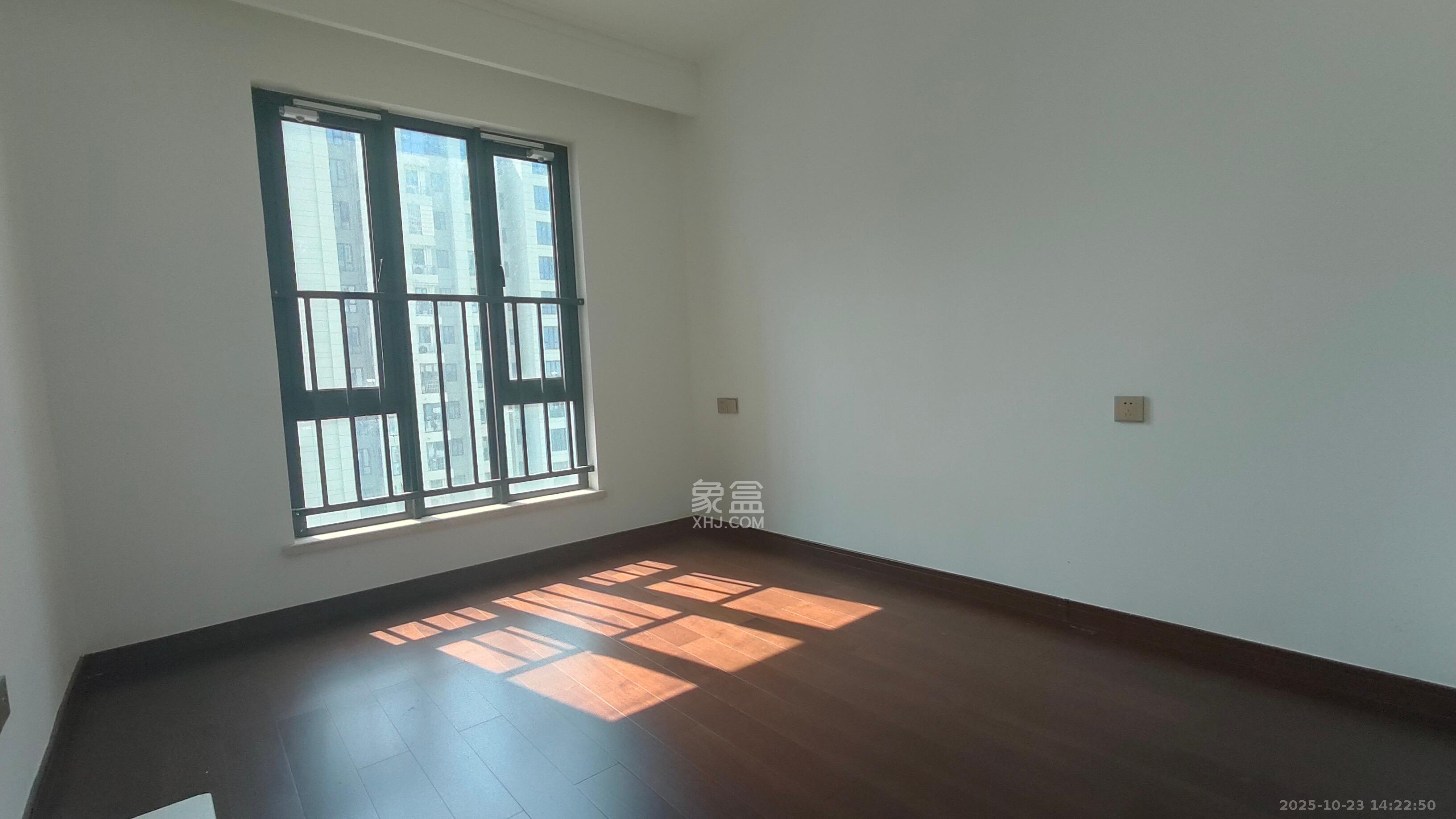 绿地长沙城际空间站(绿地新里佳苑)  4室2厅2卫    3000.0元/月 绿地长沙城际空间站(绿地新里佳苑)  4室2厅2卫    3000.0元/月室内图