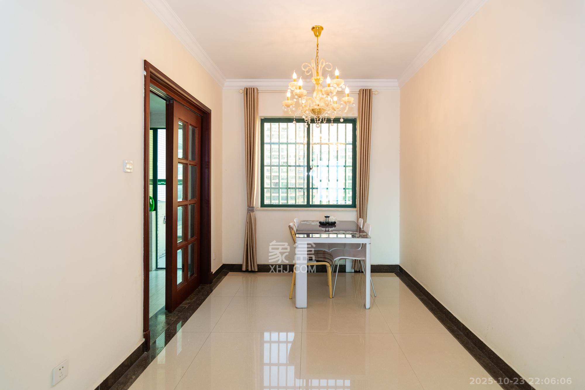 富基世纪公园  3室2厅2卫    83.0万客厅