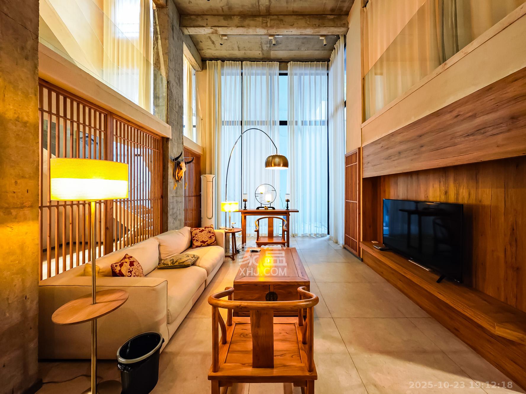 绿地海外滩一期  5室2厅3卫    380.0万