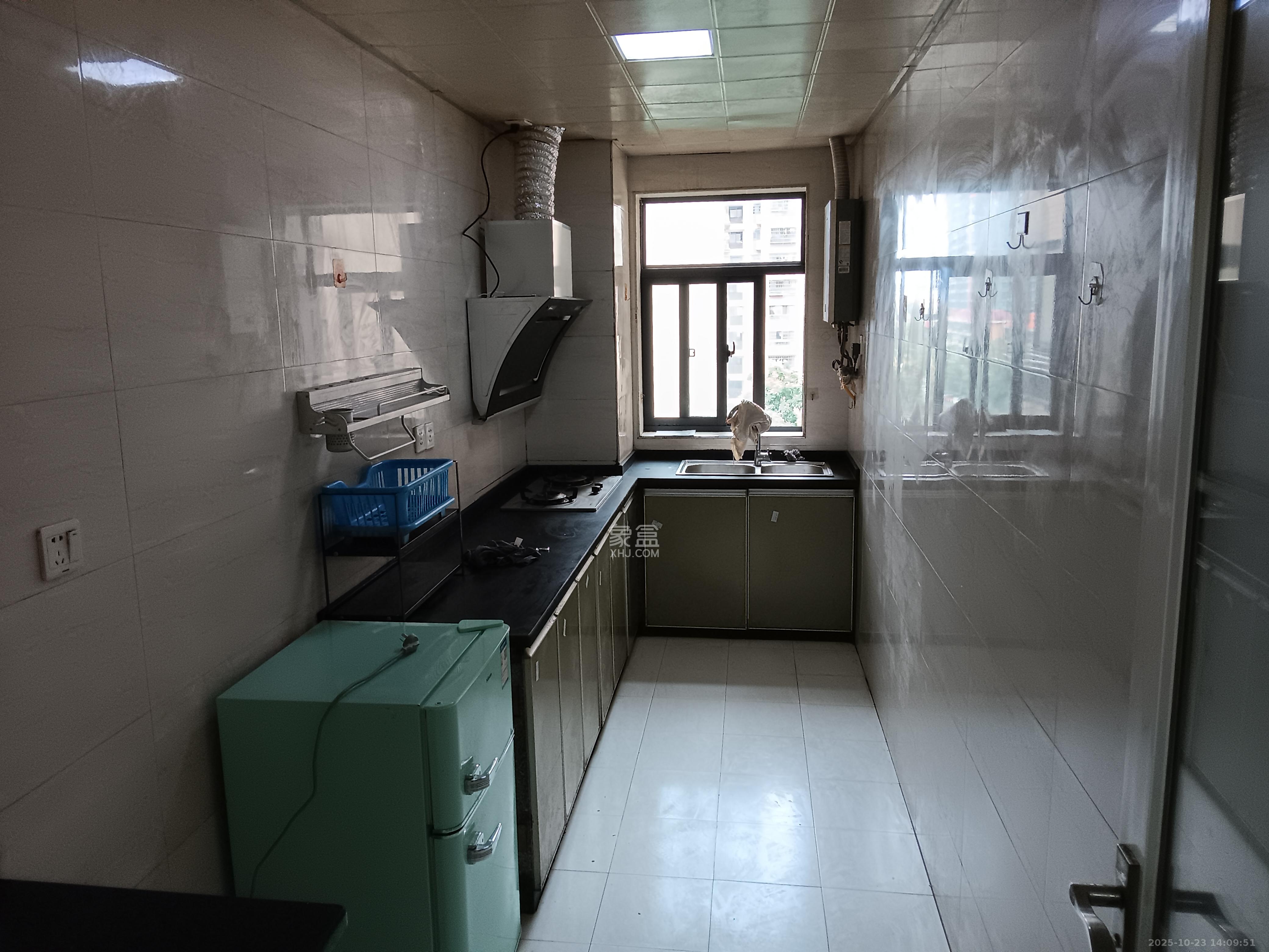 上峰苑(兰亭玥岛)  2室2厅1卫    2000.0元/月 上峰苑(兰亭玥岛)  2室2厅1卫    2000.0元/月室内图