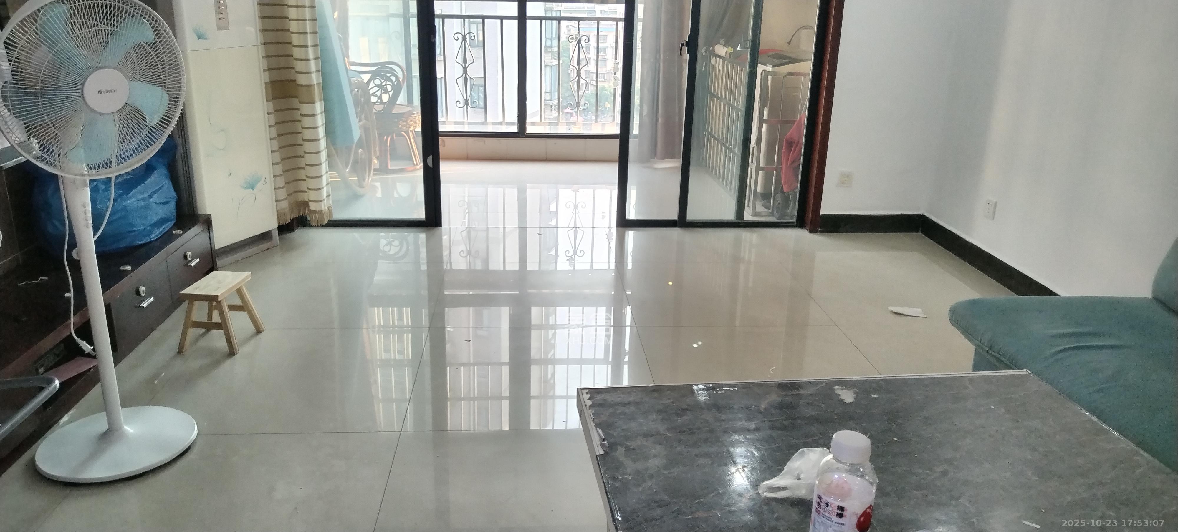 湘水一城(一期)  2室1厅1卫    2300.0元/月室内图