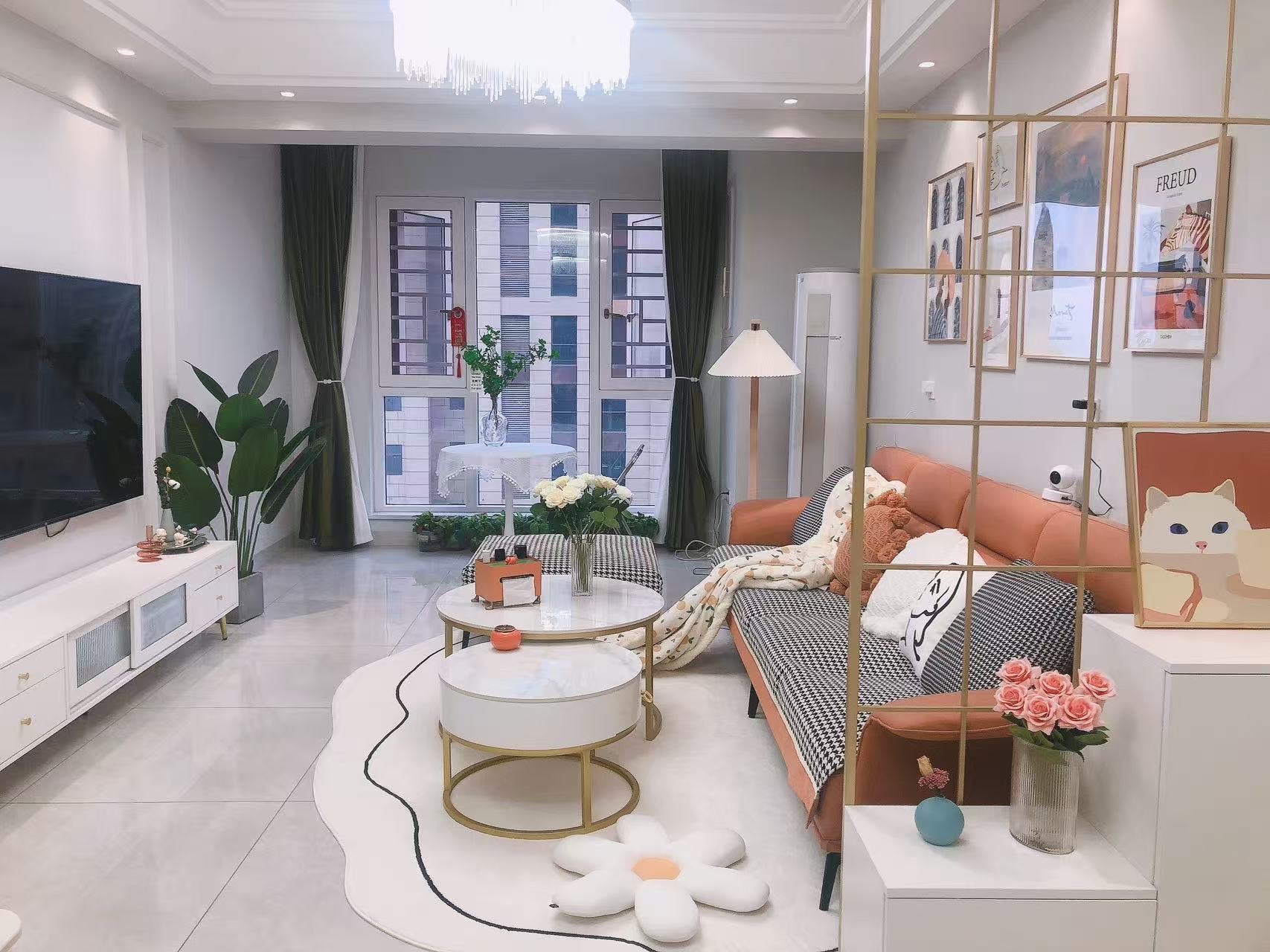 铂金汉宫  3室2厅2卫    1800.0元/月 铂金汉宫  3室2厅2卫    1800.0元/月室内图