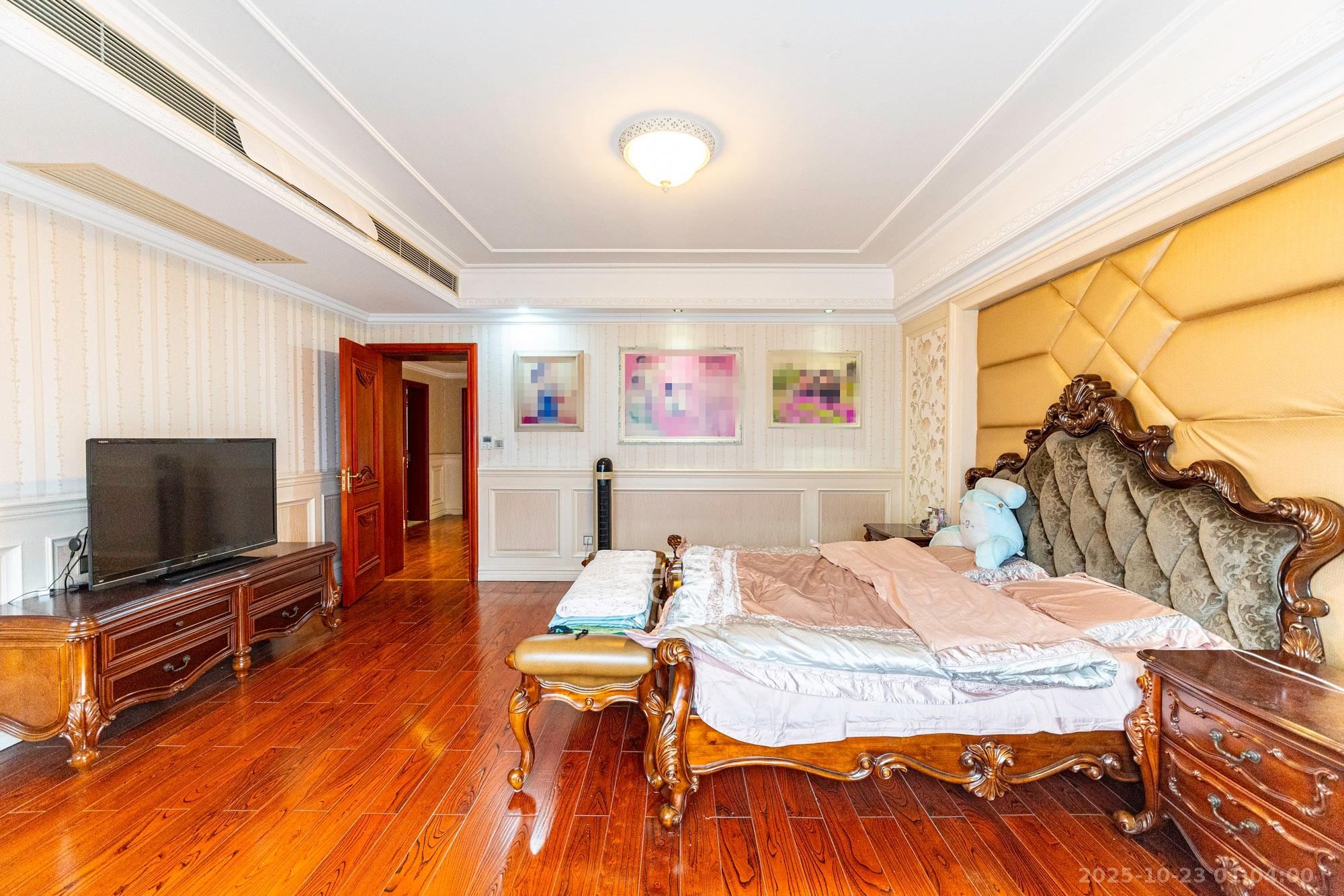 湘龙家园  8室3厅3卫    528.0万 湘龙家园  8室3厅3卫    528.0万卧室