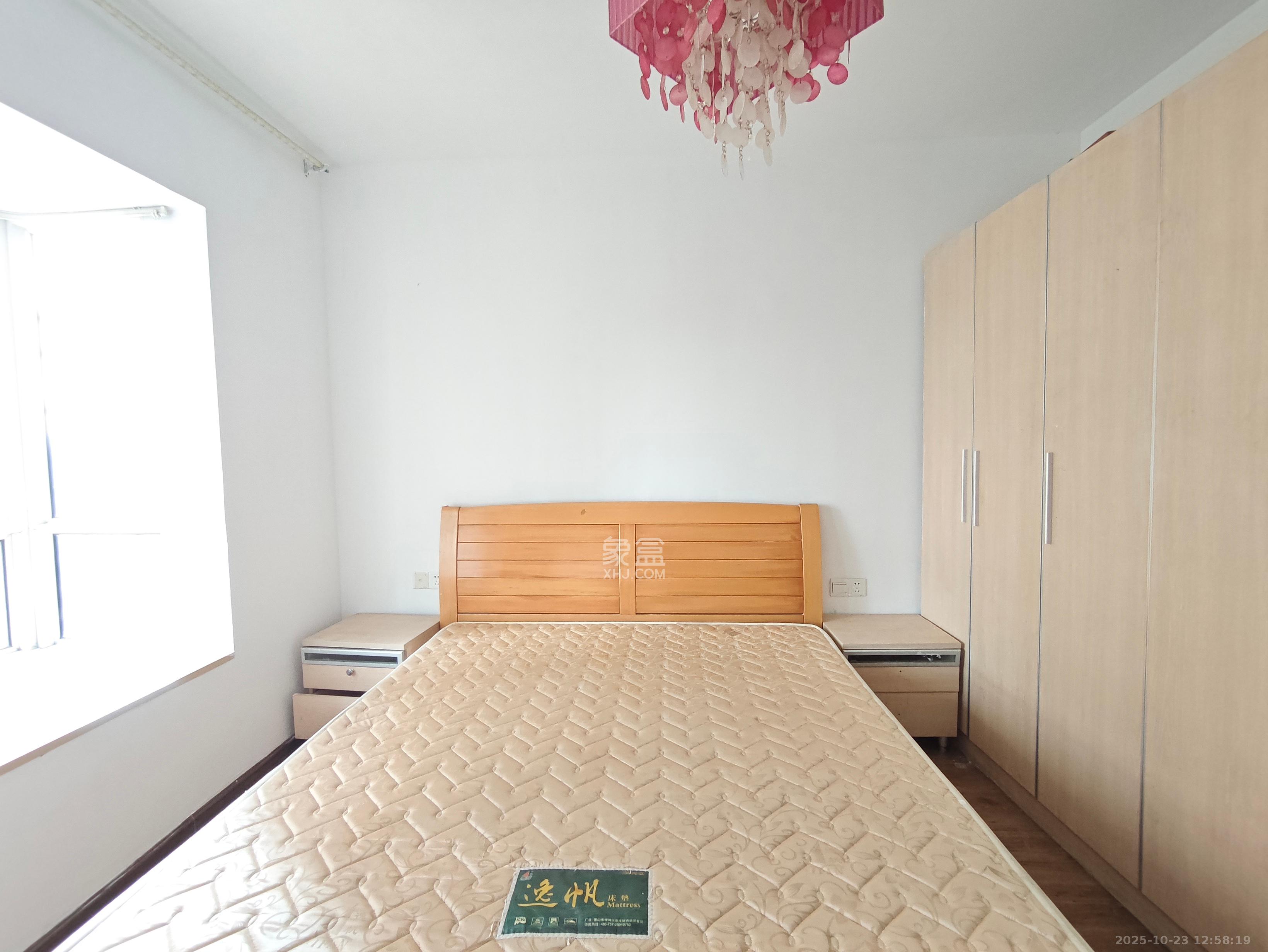 未来蜂巢  1室2厅1卫    1400.0元/月 未来蜂巢  1室2厅1卫    1400.0元/月室内图1