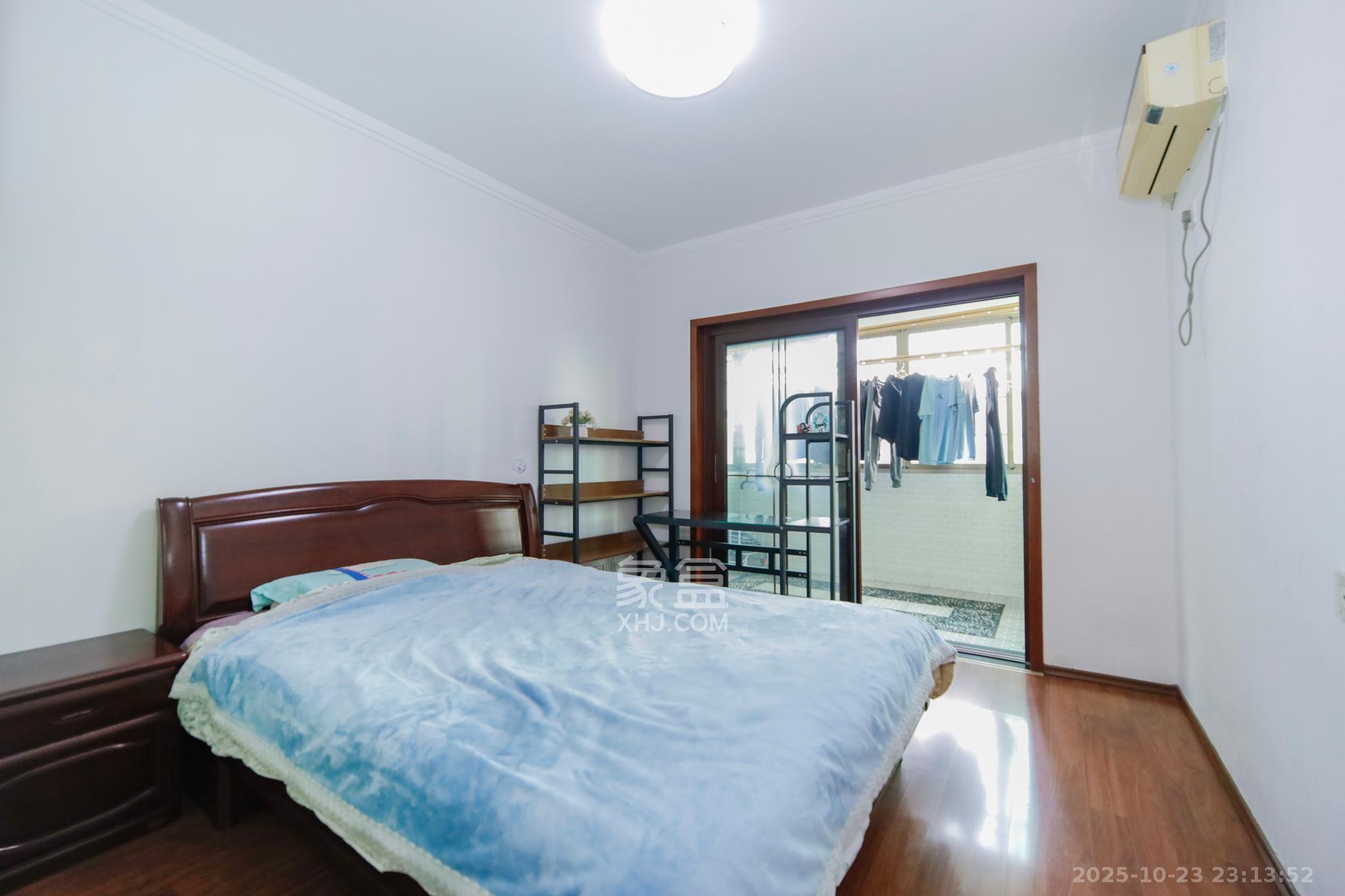 鑫天芙蓉  3室2厅2卫    88.0万卧室