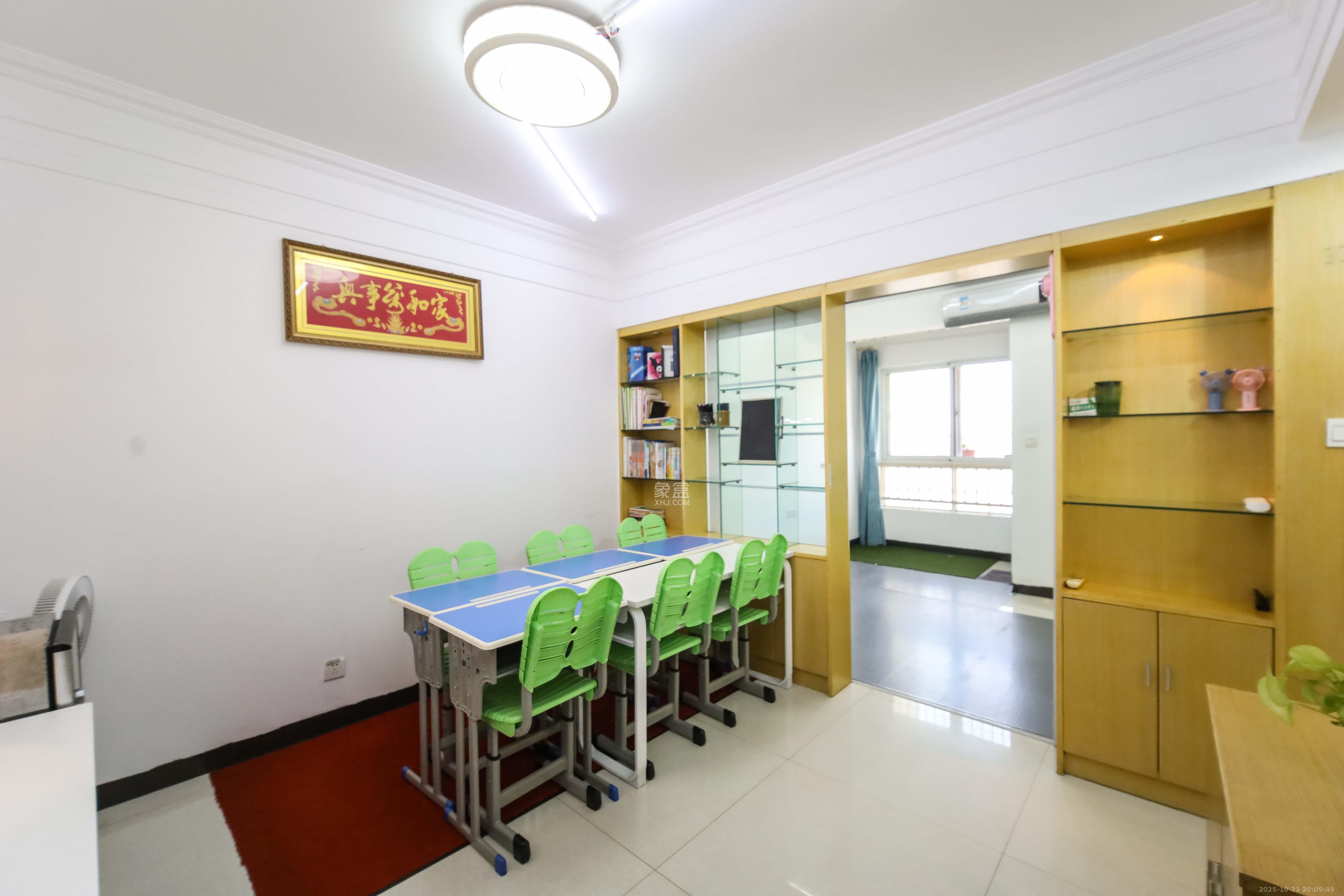 山水华景 2室2厅1卫 48.0万 山水华景 2室2厅1卫 48.0万客厅