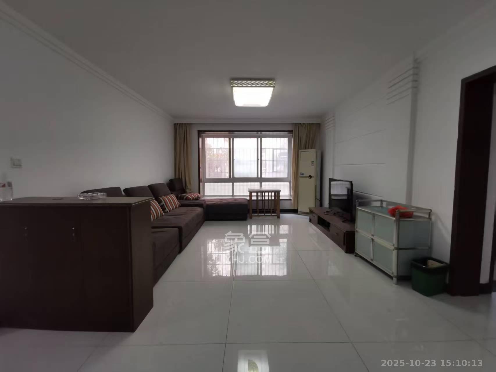 玛依拉山庄  3室2厅1卫    2700.0元/月 玛依拉山庄  3室2厅1卫    2700.0元/月室内图