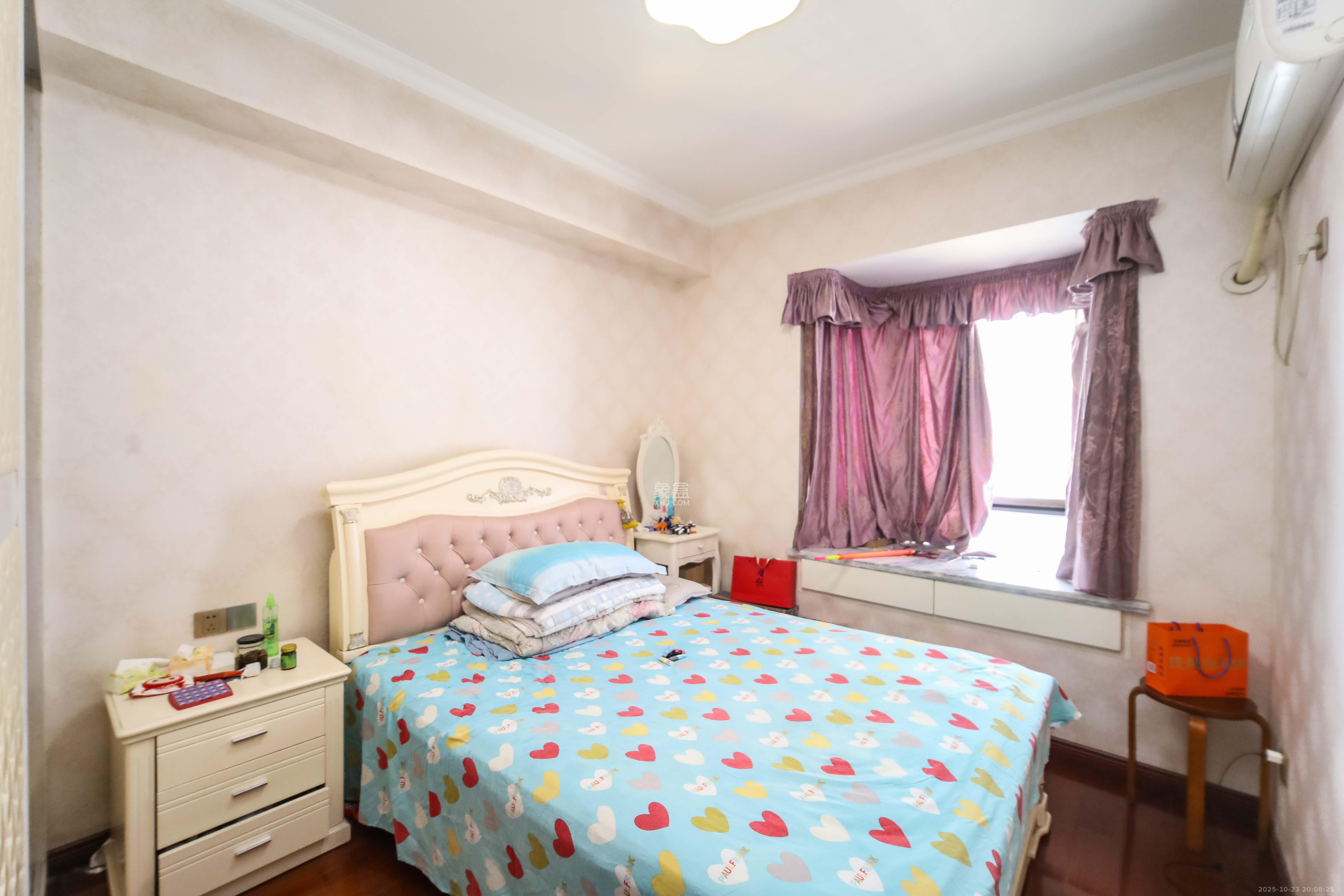 东方芙蓉  3室2厅2卫    108.0万卧室