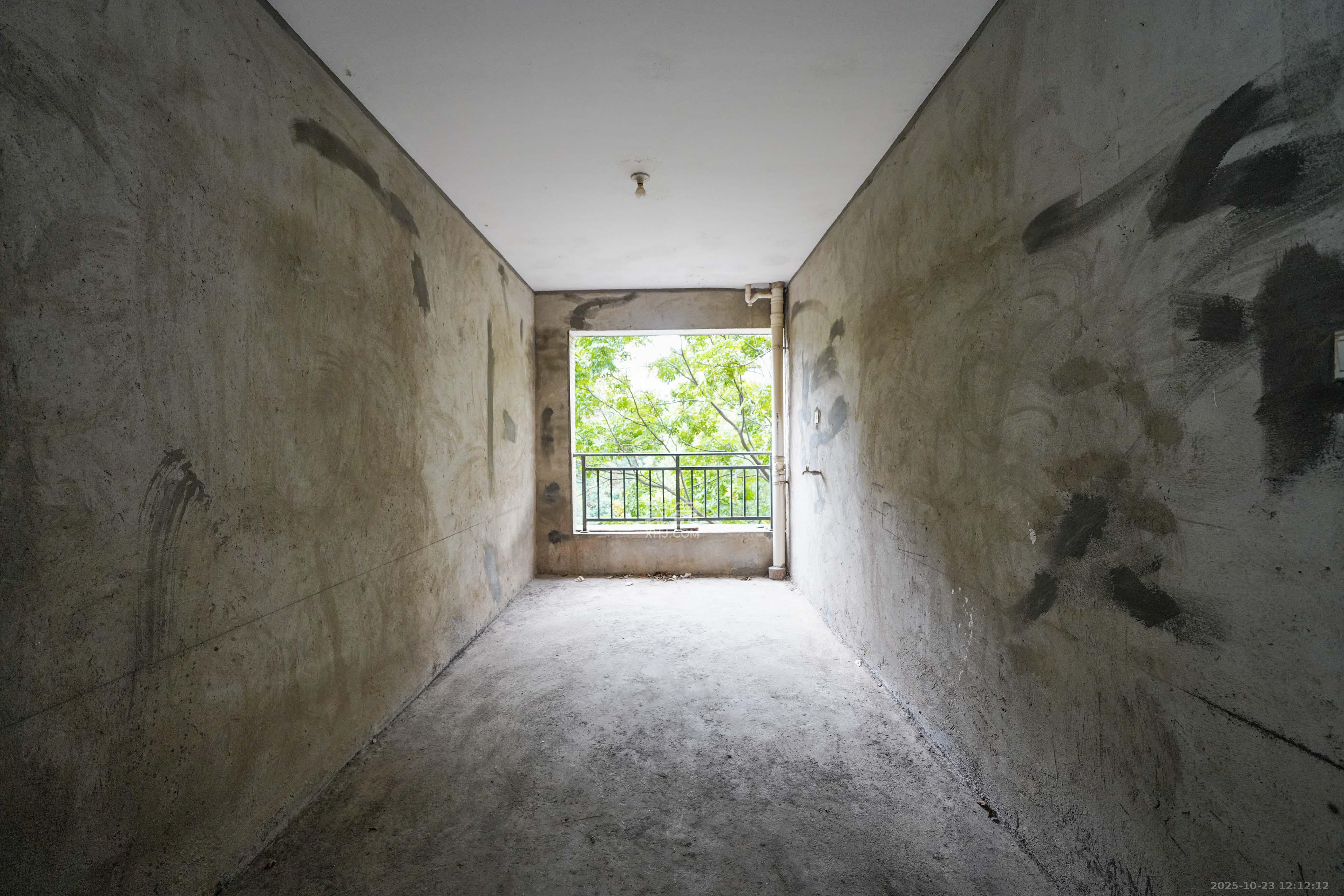 五矿紫湖香醍  3室2厅2卫    70.0万 五矿紫湖香醍  3室2厅2卫    70.0万客厅