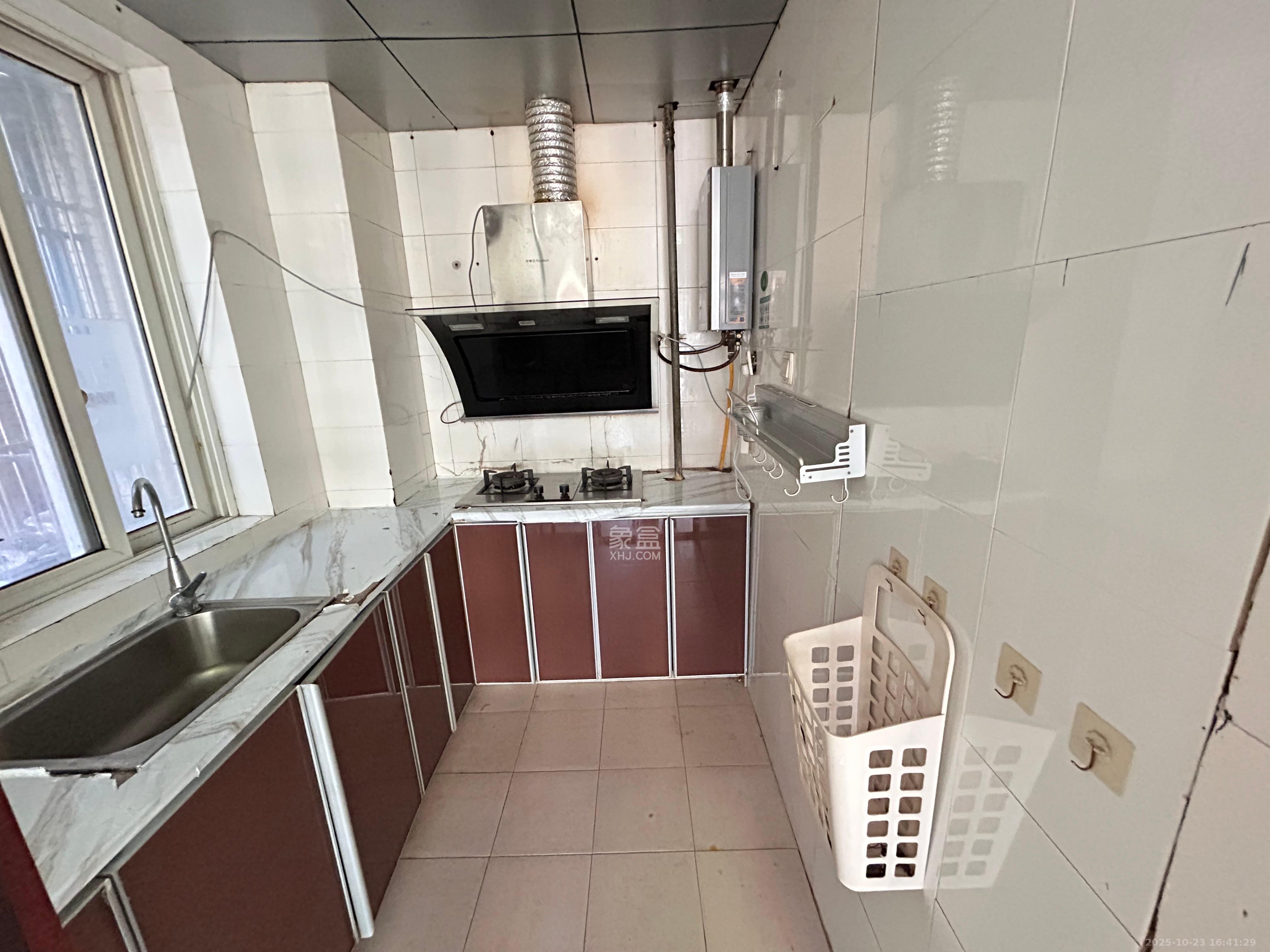 东南雅苑  2室2厅1卫    2200.0元/月 东南雅苑  2室2厅1卫    2200.0元/月室内图