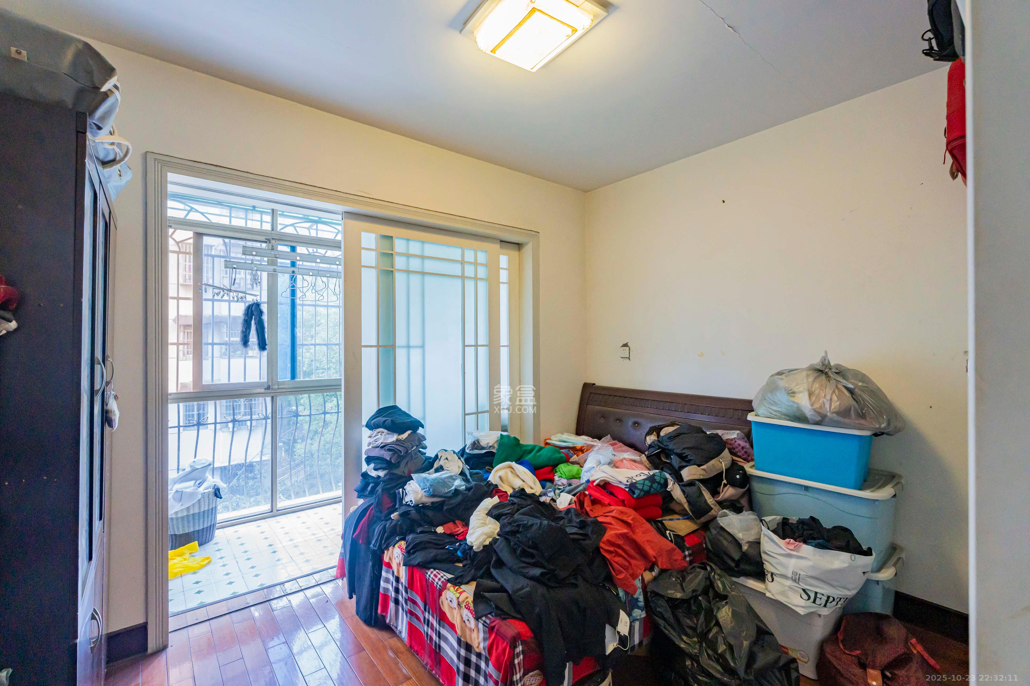 金帆小区  3室2厅1卫    65.0万 金帆小区  3室2厅1卫    65.0万卧室