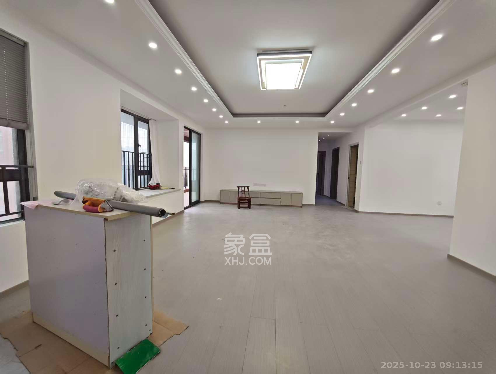 华润凤凰城二期  3室2厅2卫    3000.0元/月 华润凤凰城二期  3室2厅2卫    3000.0元/月室内图