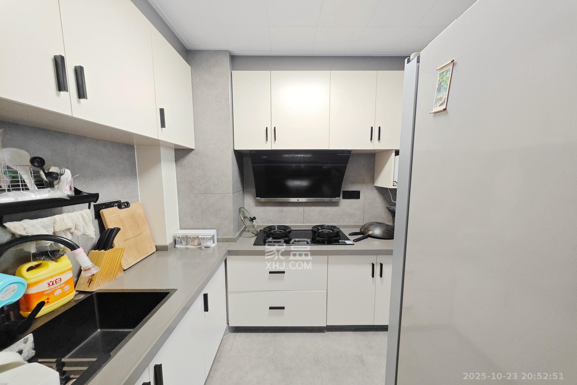 保利大都汇一期、二期  4室2厅2卫    165.0万厨房