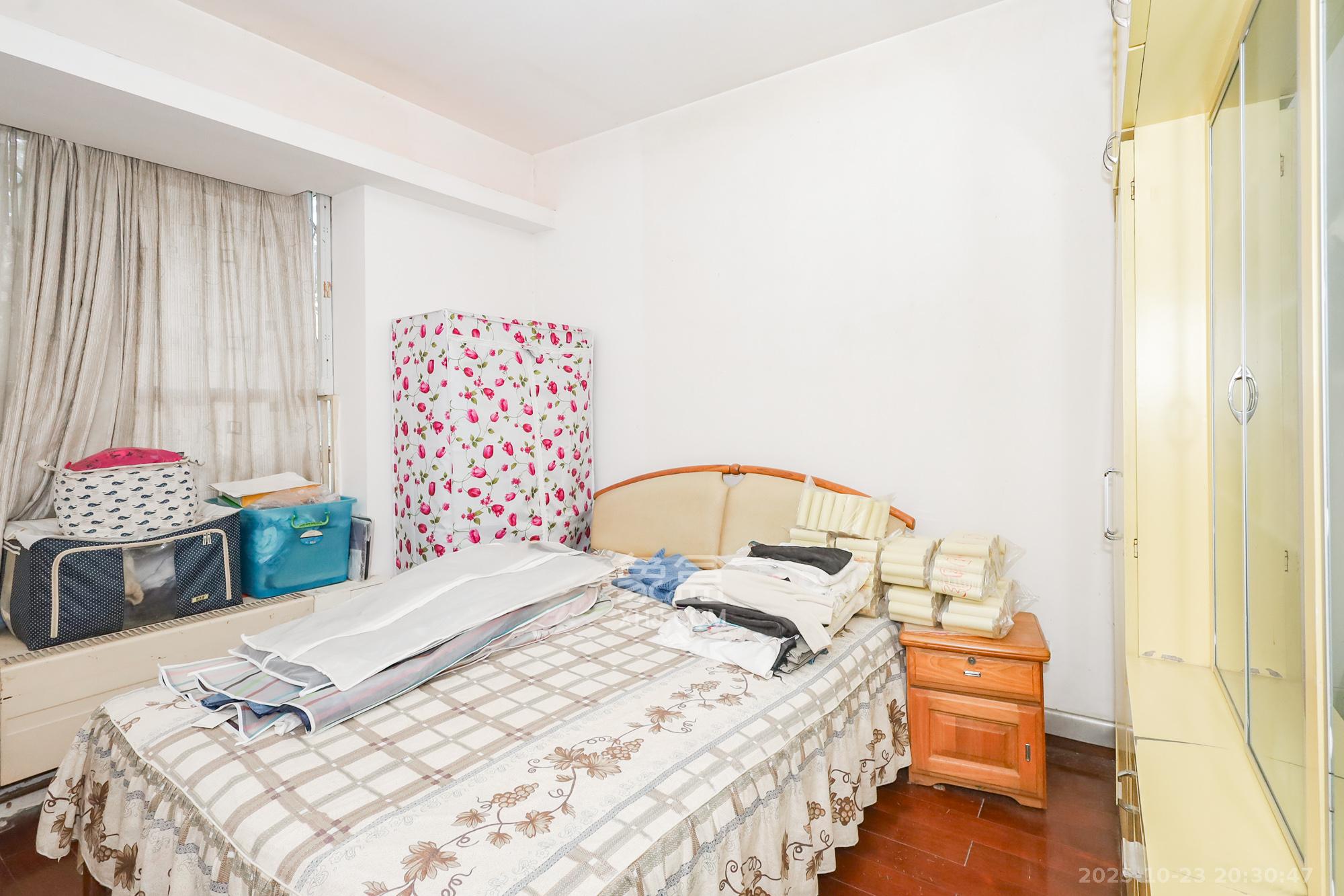 八方小区A区  4室2厅2卫    509.0万 八方小区A区  4室2厅2卫    509.0万卧室