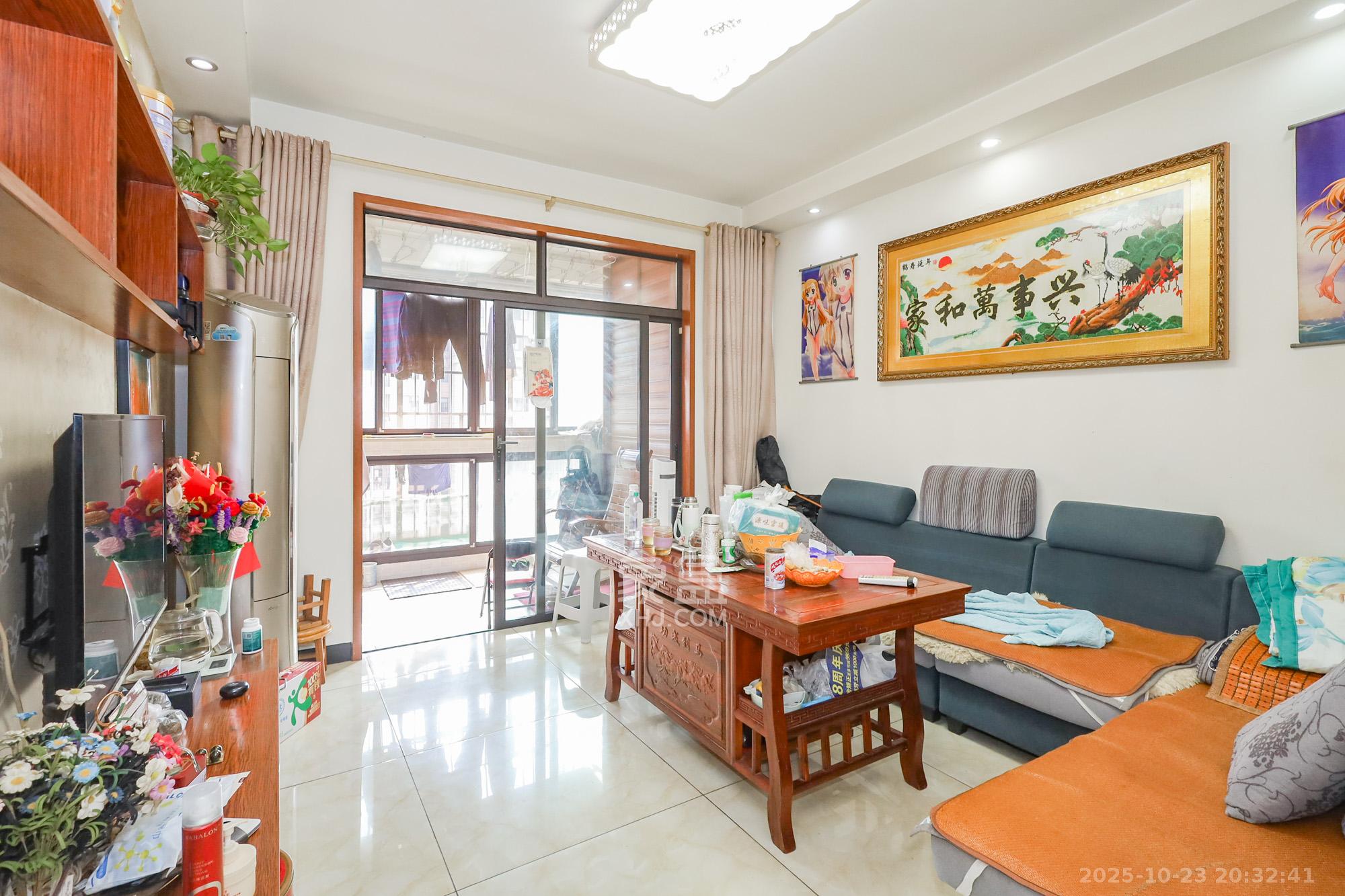 阳光丽城一期  3室2厅1卫    128.0万客厅