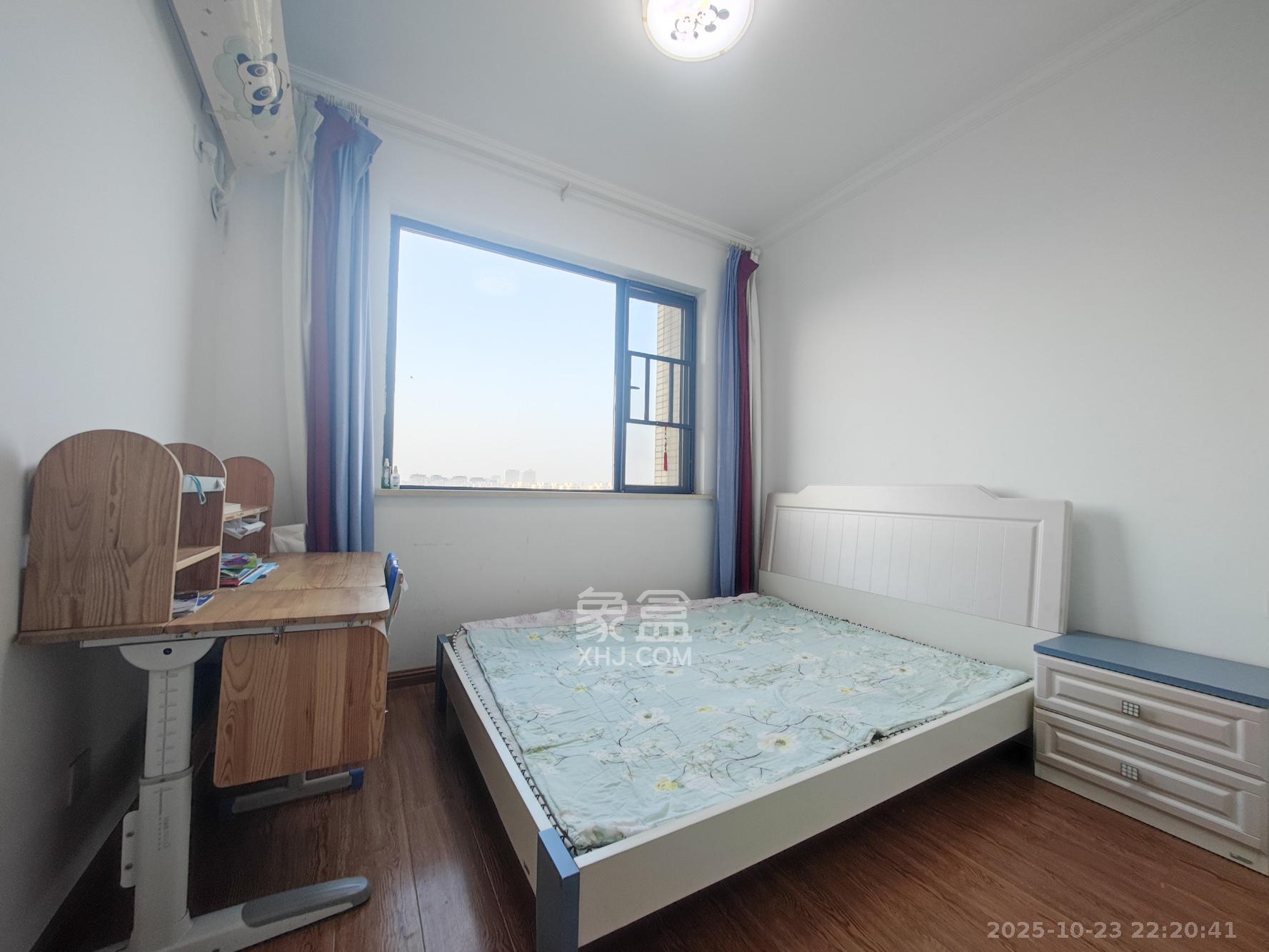 长房半岛蓝湾(观山月)  3室2厅2卫    100.0万 长房半岛蓝湾(观山月)  3室2厅2卫    100.0万卧室