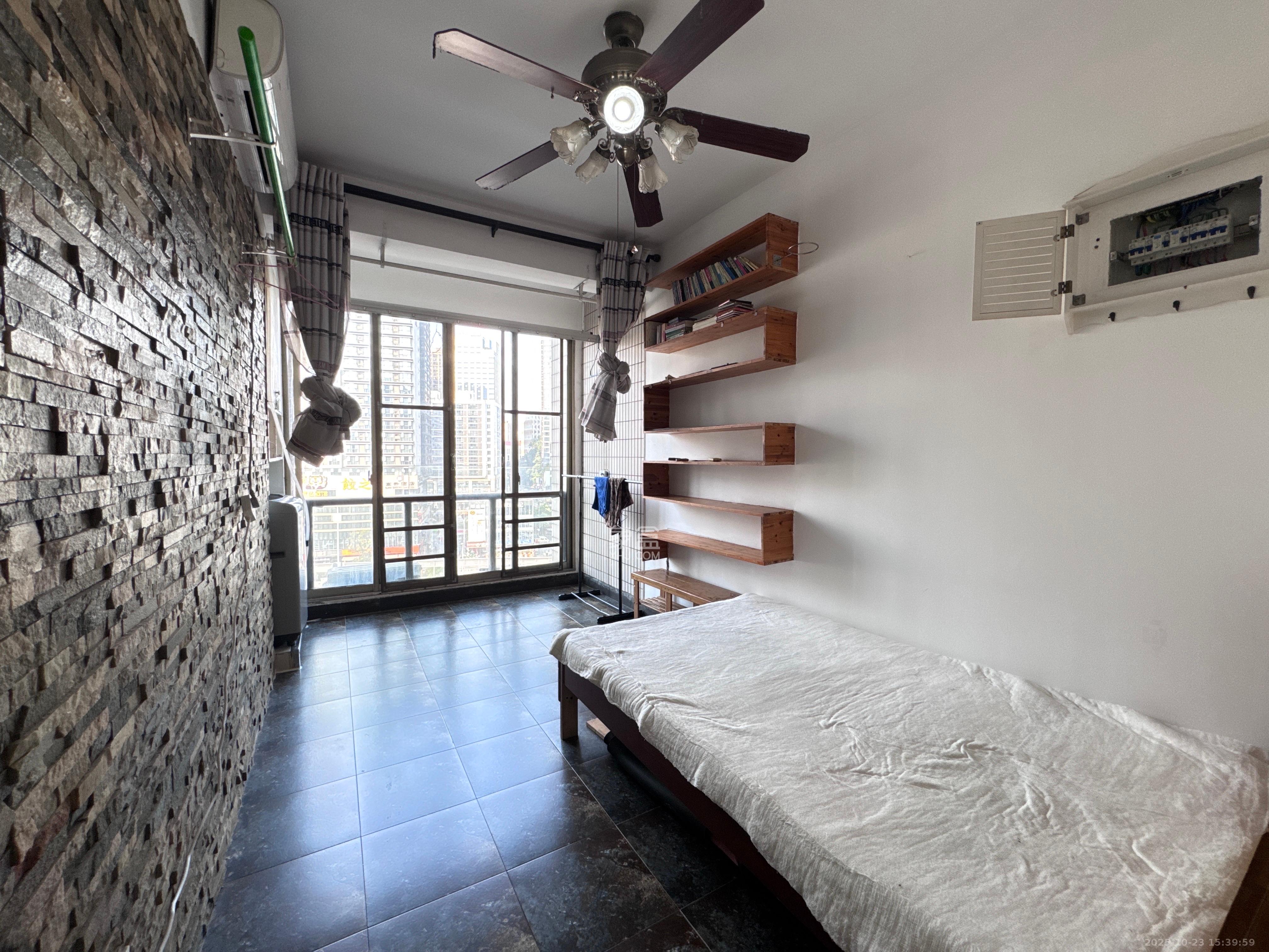 岳泰理想城  3室2厅1卫    2700.0元/月室内图