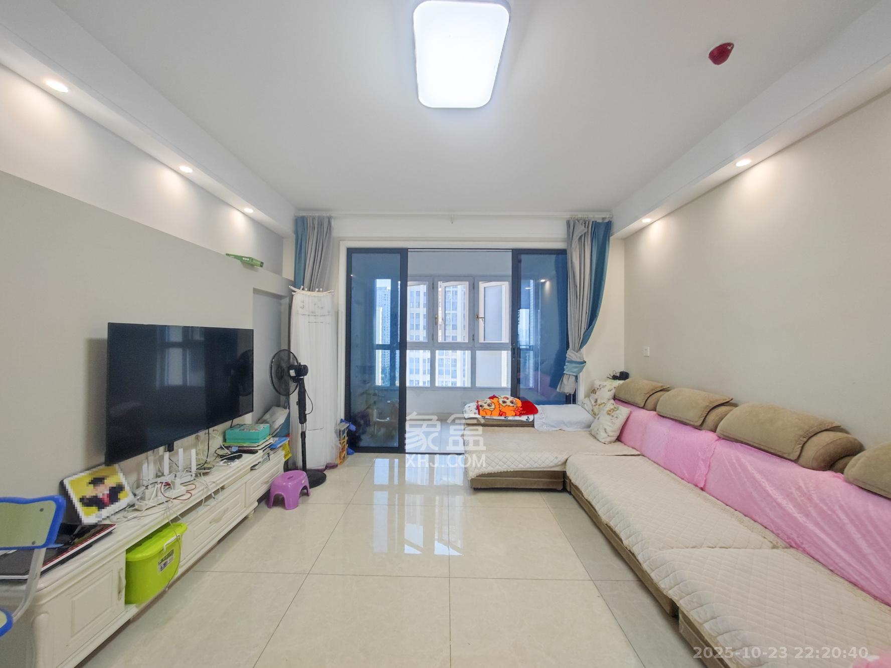 长房半岛蓝湾(观山月)  3室2厅2卫    100.0万 长房半岛蓝湾(观山月)  3室2厅2卫    100.0万客厅