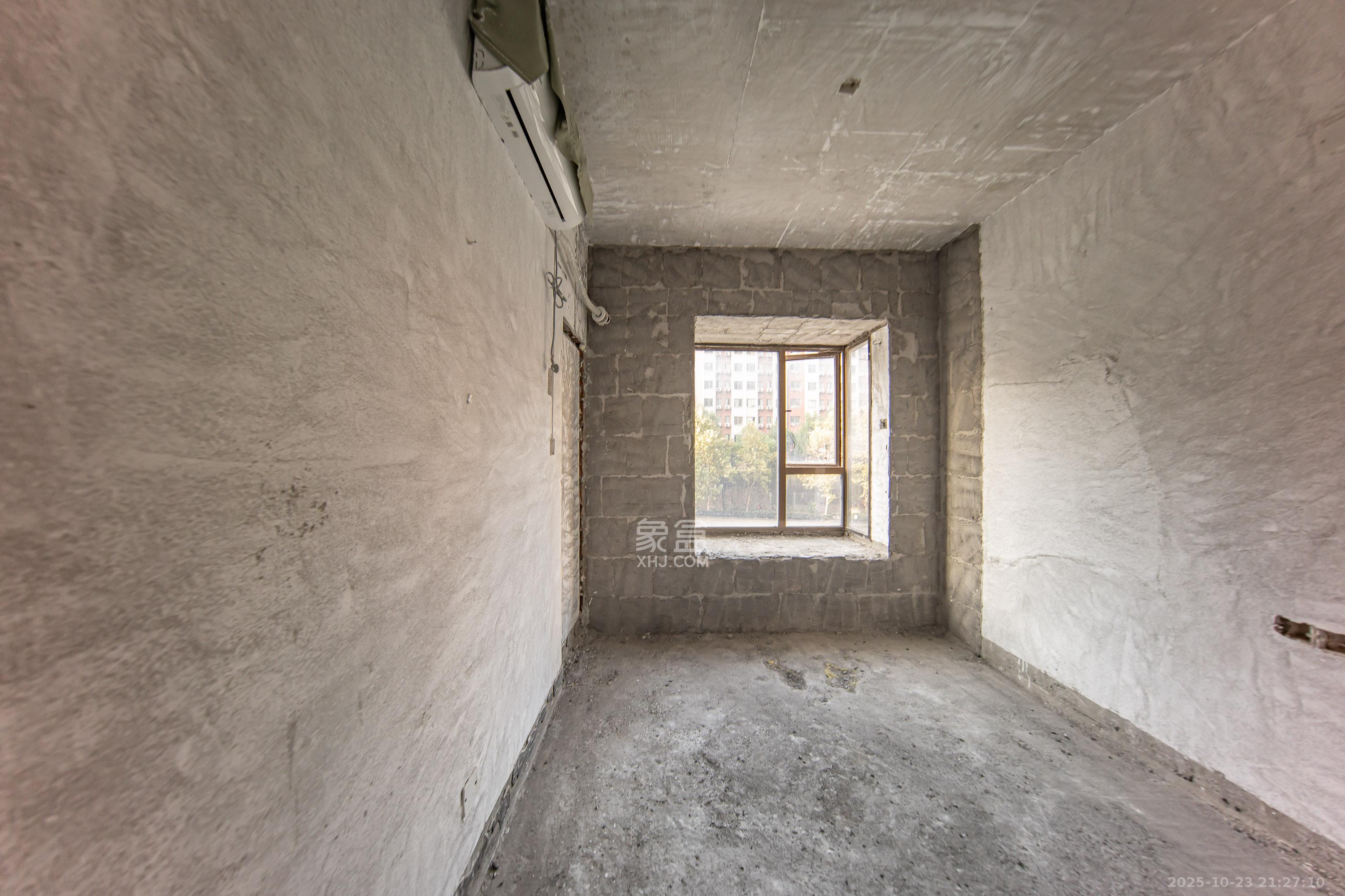 江山帝景哈佛  5室2厅2卫    103.8万卧室