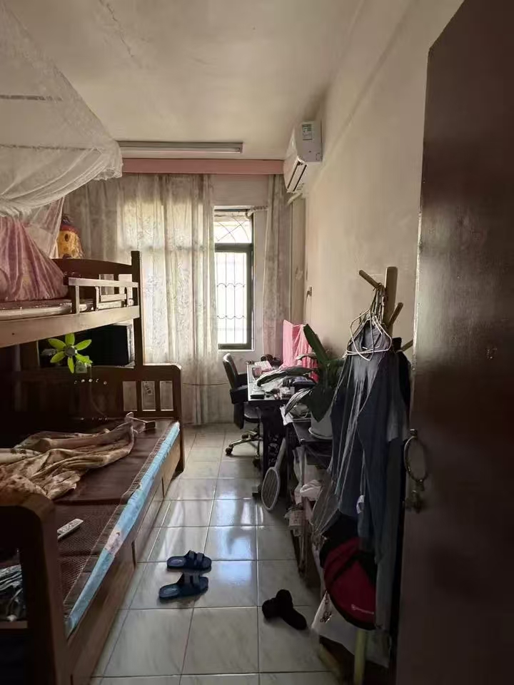 新华印刷厂宿舍（建国路7号）  3室2厅1卫    68.83万