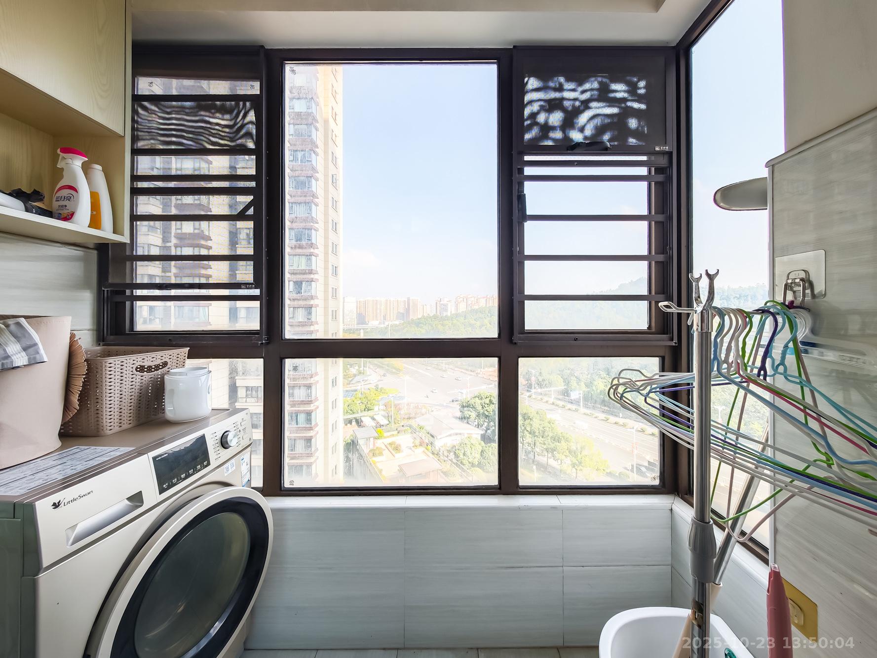 山语城三期  3室2厅2卫    88.0万阳台