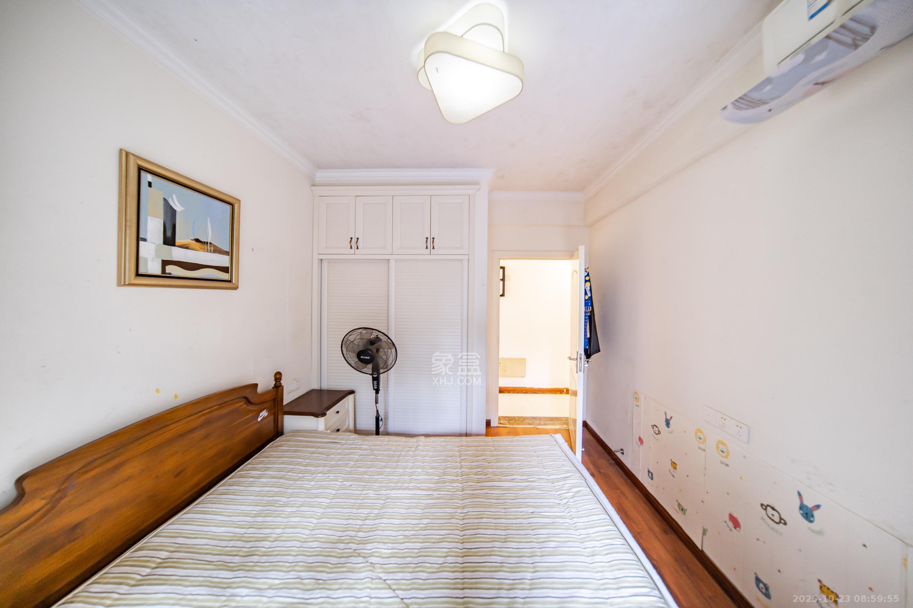 洋湖18克拉(旷远洋湖18克拉) 4室2厅2卫 3500.0元/月 洋湖18克拉(旷远洋湖18克拉) 4室2厅2卫 3500.0元/月室内图