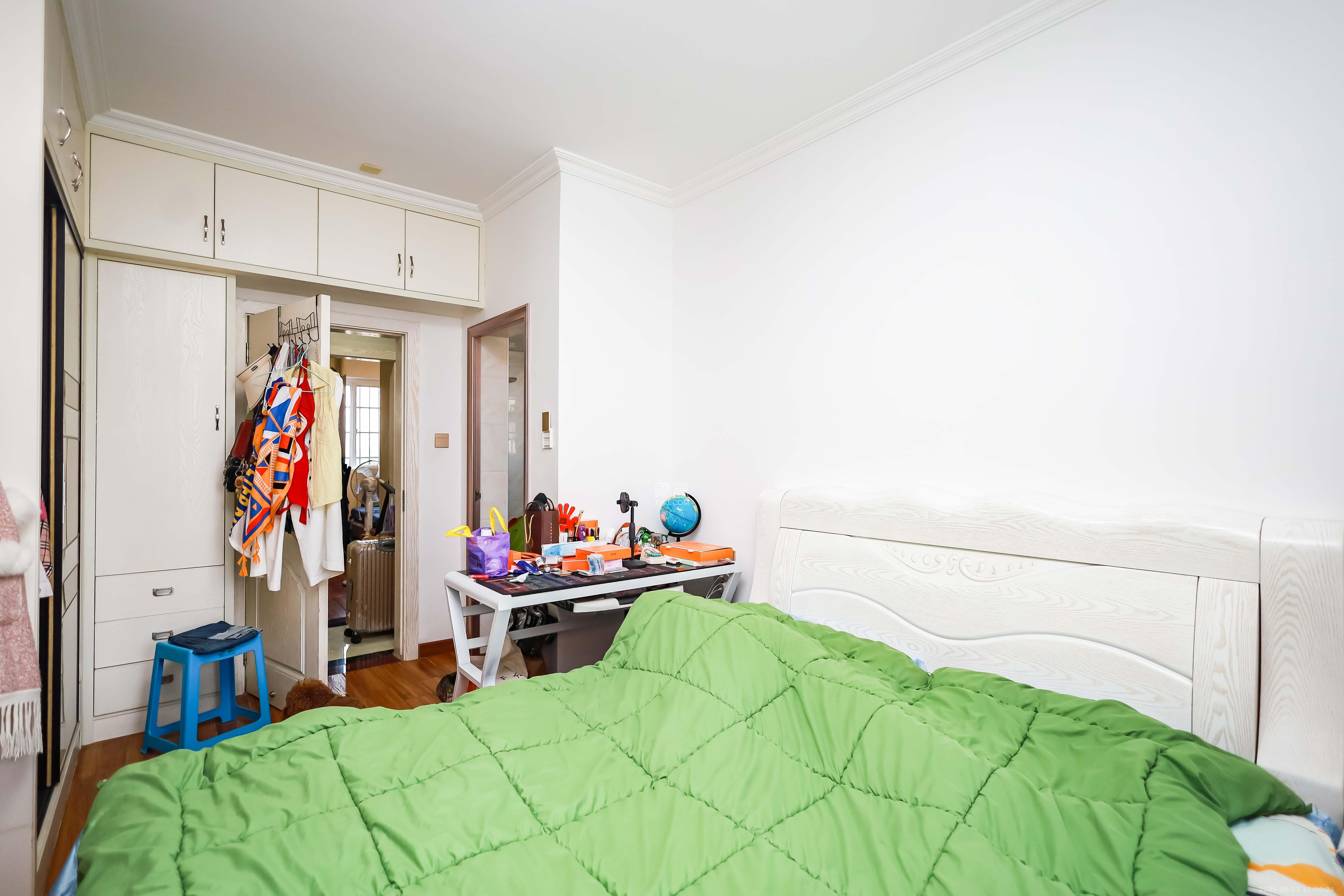 天麓尚层  1室0厅0卫    85.0万卧室