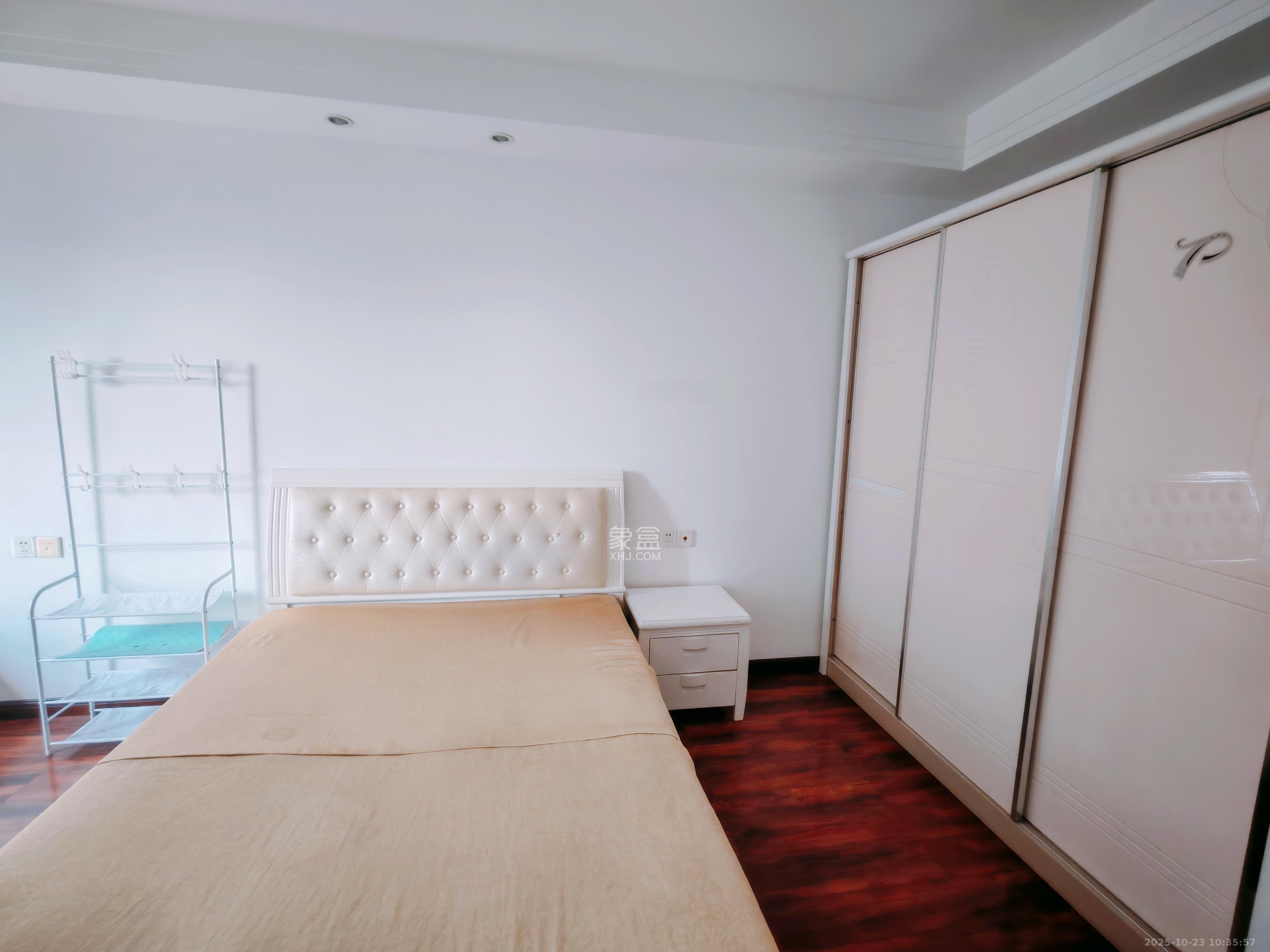 绿地中央广场 3室2厅1卫 2500.0元/月 绿地中央广场 3室2厅1卫 2500.0元/月室内图