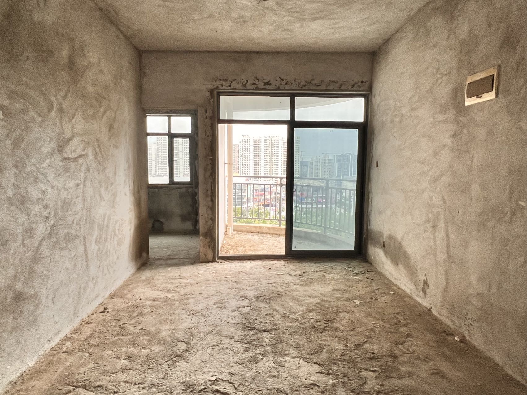 椰海雅苑  4室2厅2卫    160.0万 椰海雅苑  4室2厅2卫    160.0万客厅