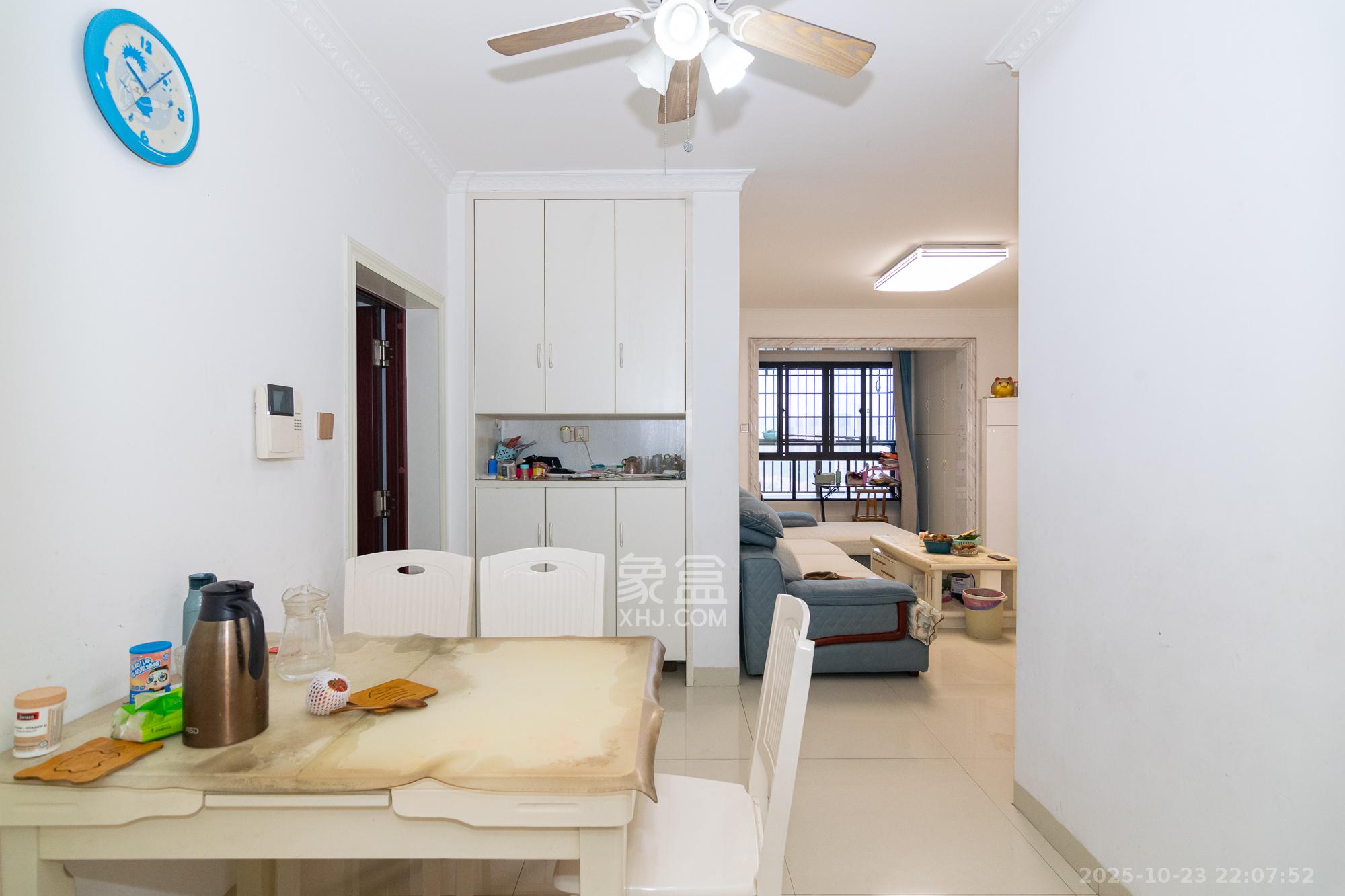 新城国际花都 3室2厅1卫 56.8万 新城国际花都 3室2厅1卫 56.8万客厅