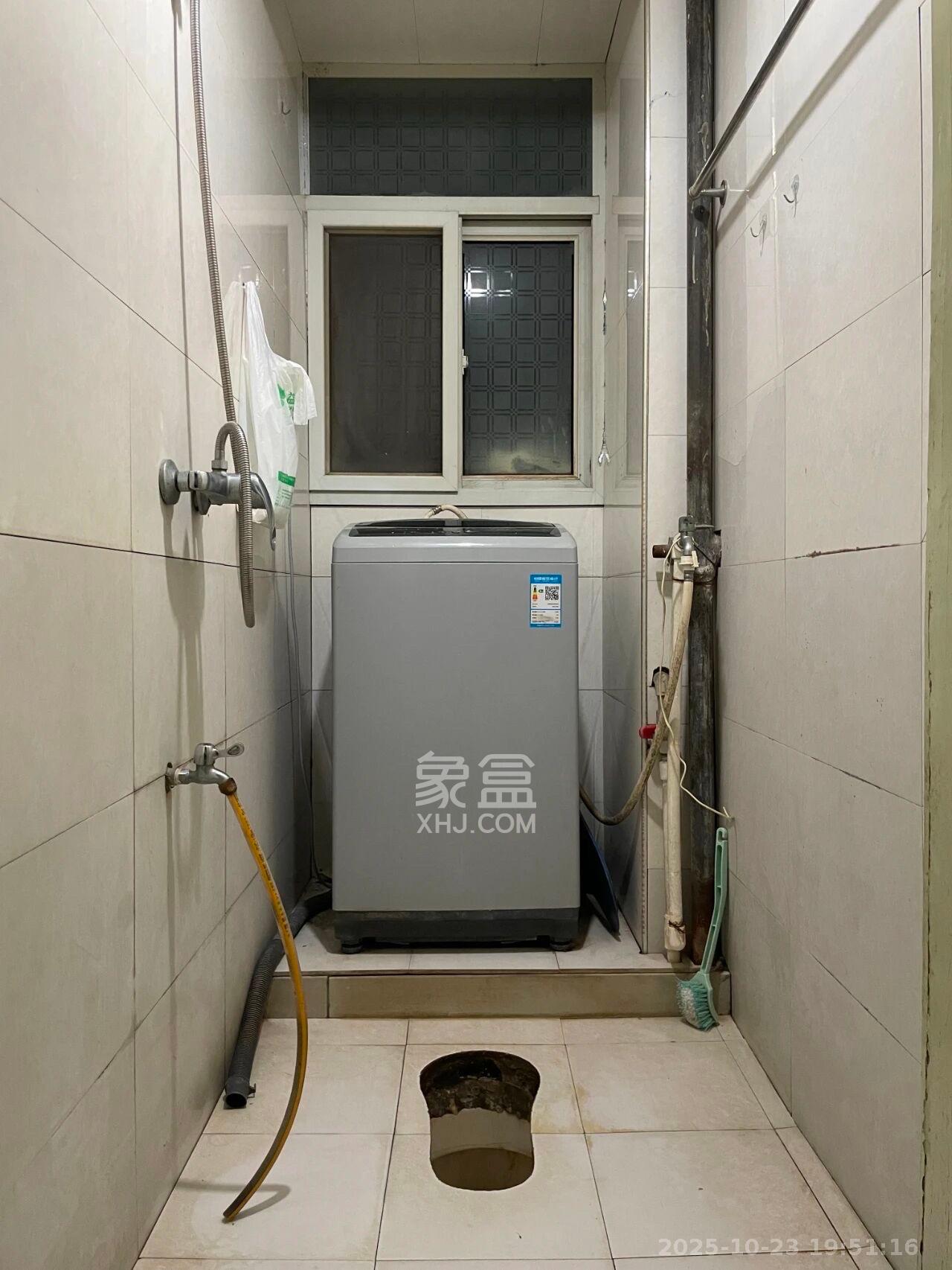 振湘小区 1室2厅1卫 1200.0元/月 振湘小区 1室2厅1卫 1200.0元/月室内图