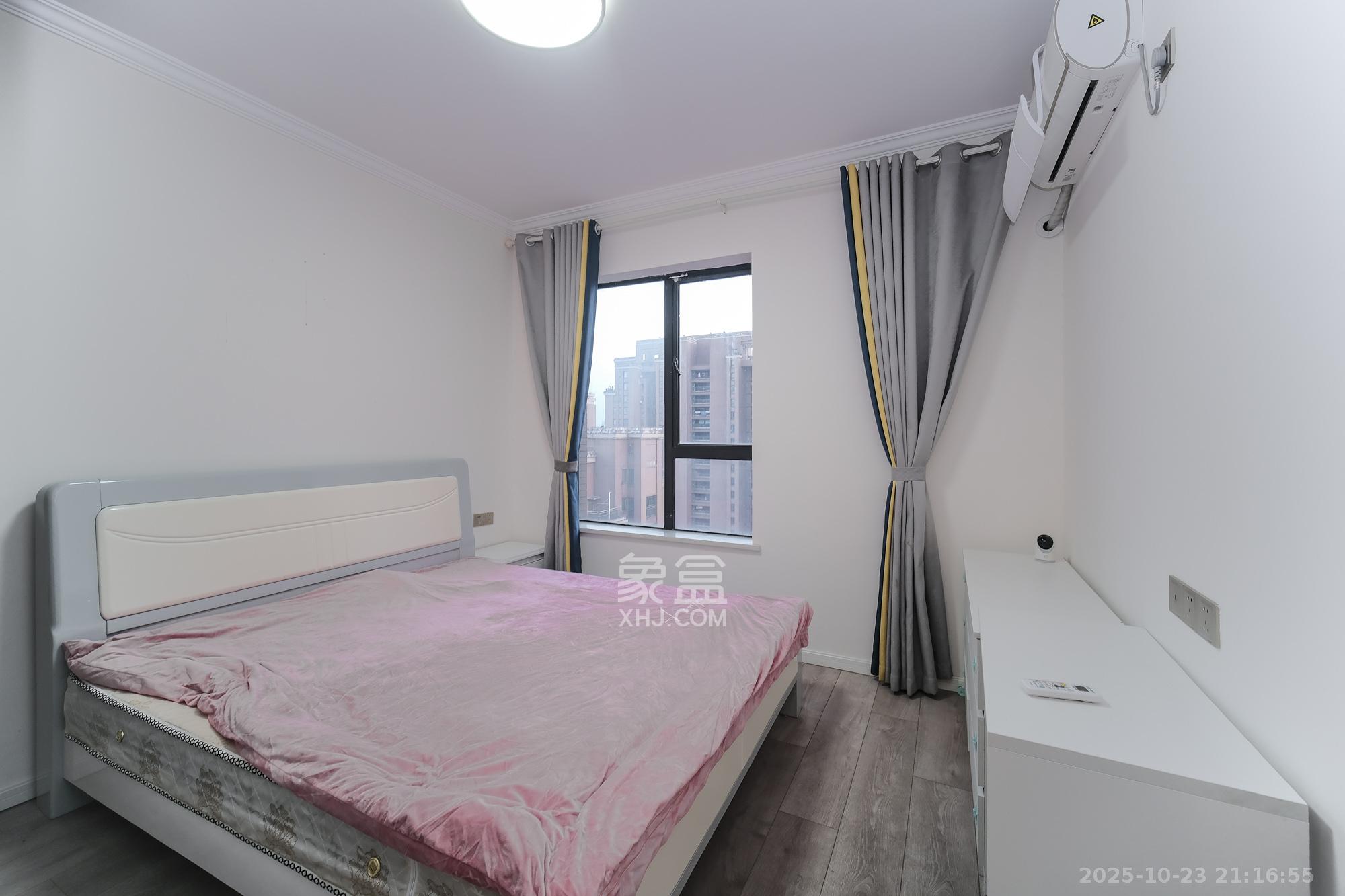 三一街区  3室2厅2卫    92.8万卧室