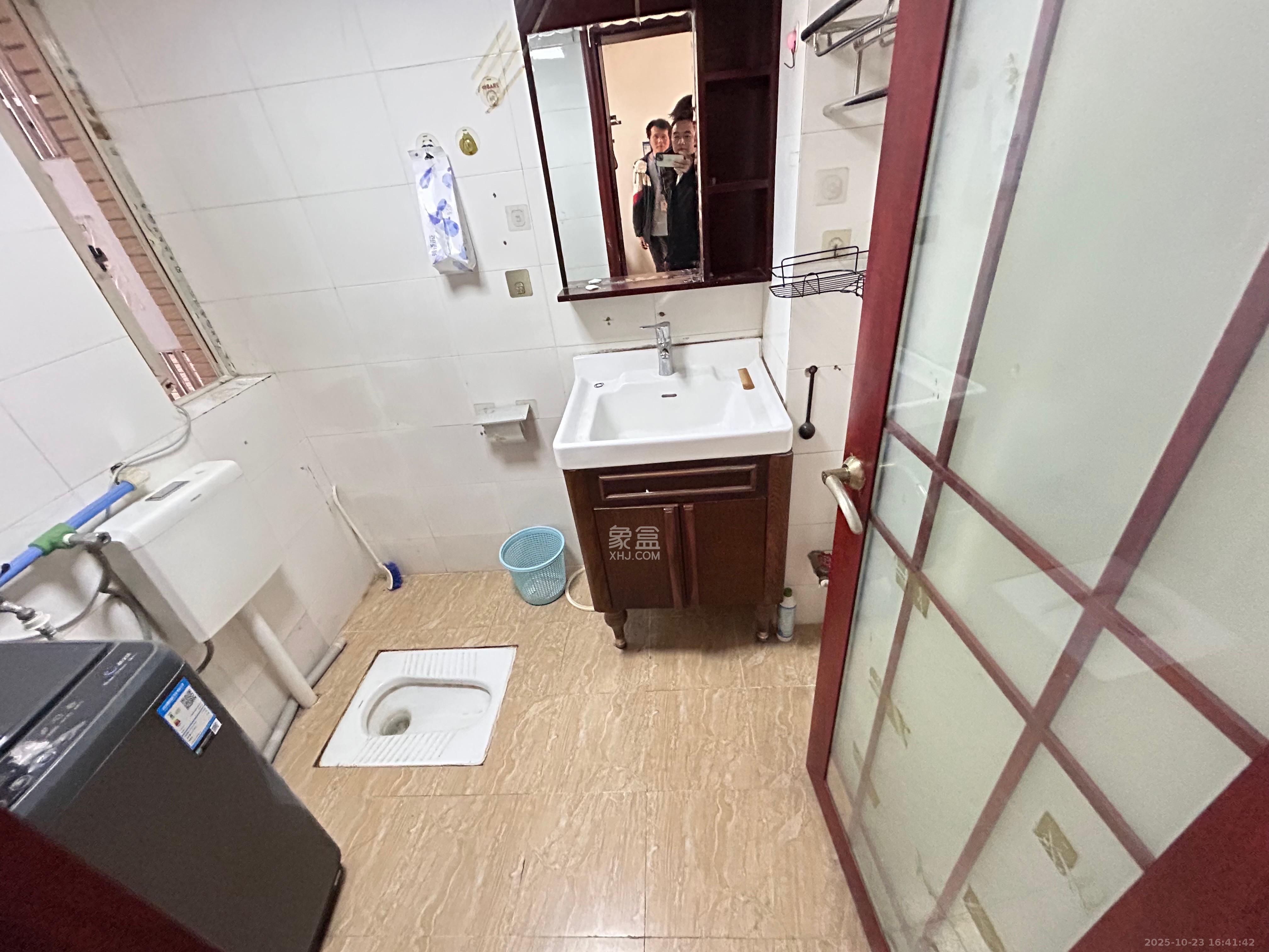 东南雅苑  2室2厅1卫    2200.0元/月 东南雅苑  2室2厅1卫    2200.0元/月室内图