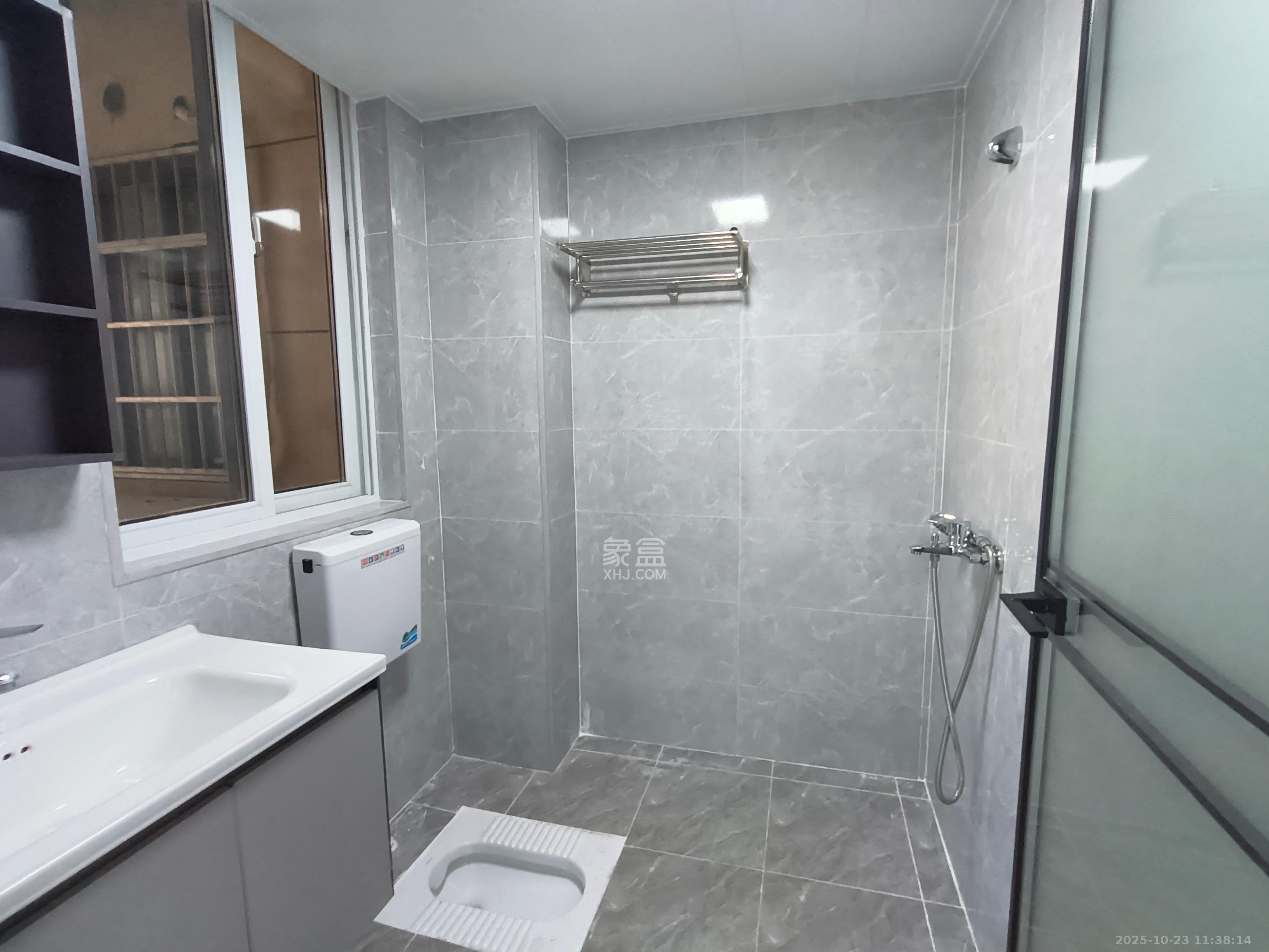 绿地新都会  3室2厅1卫    2100.0元/月室内图