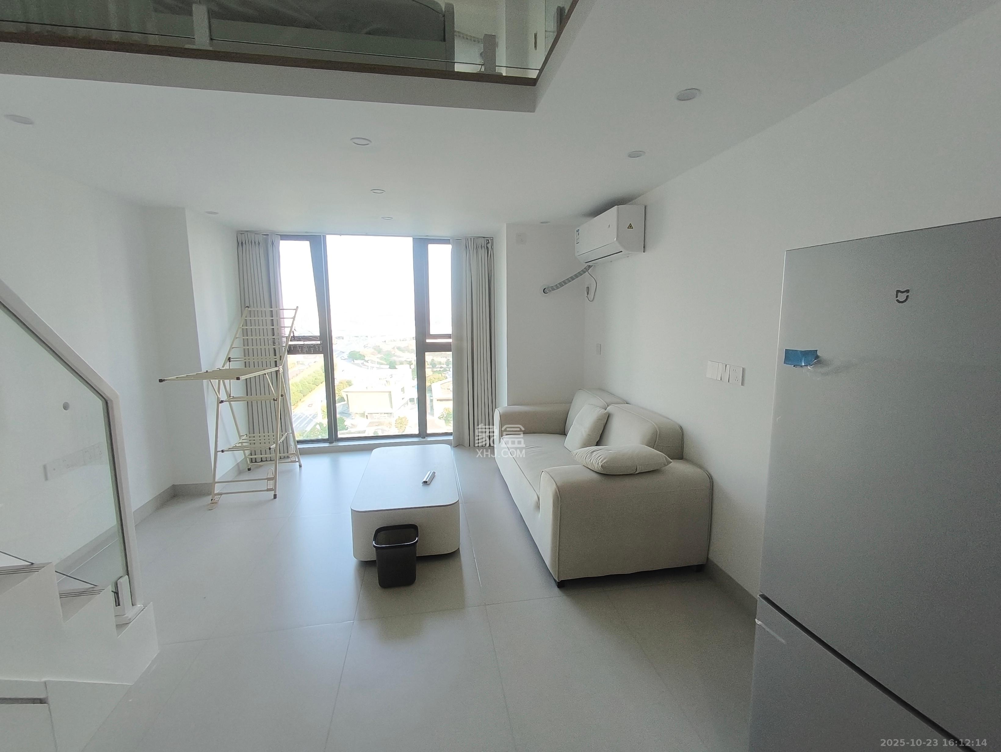 绿地V岛 2室2厅1卫 2300.0元/月 绿地V岛 2室2厅1卫 2300.0元/月室内图