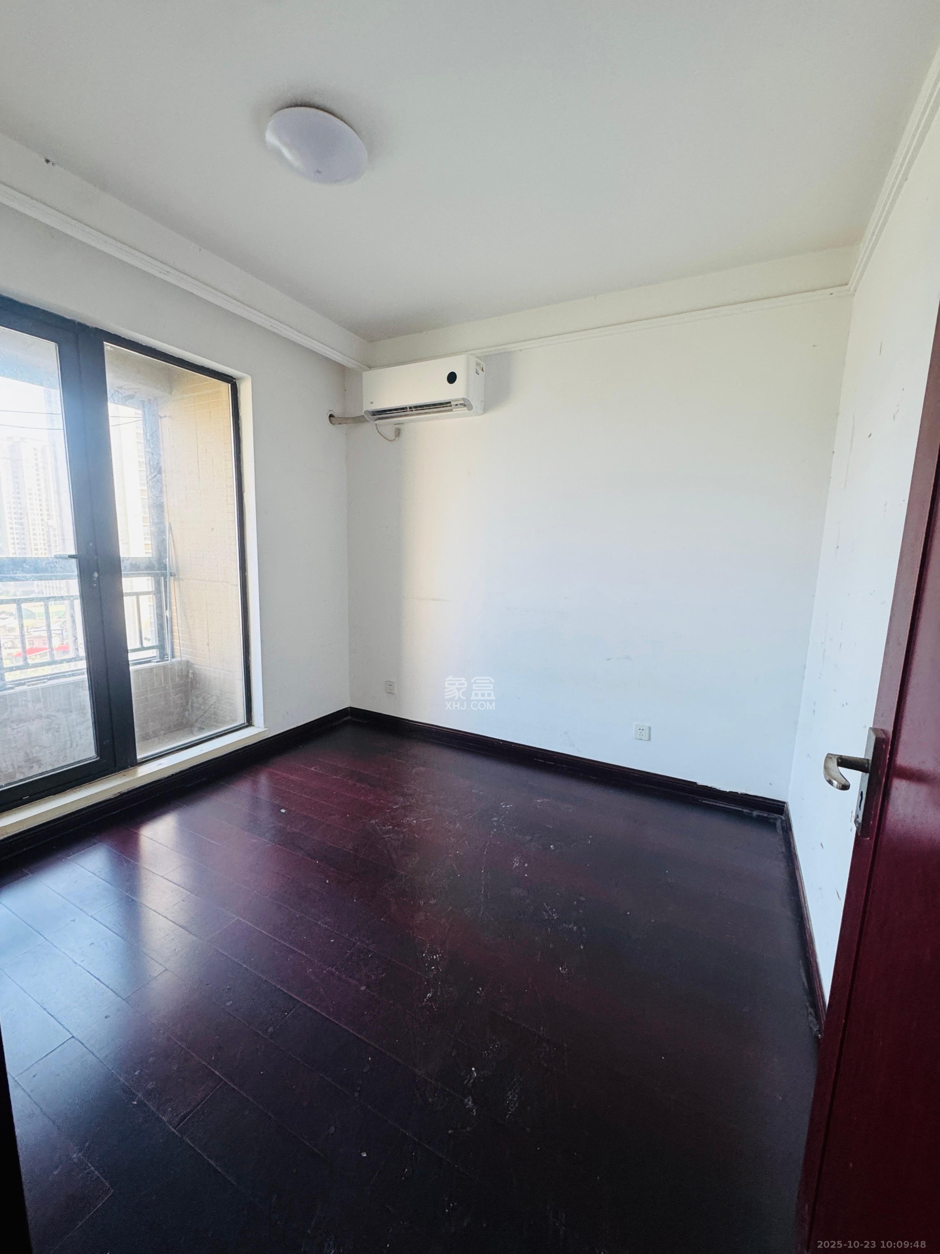 中海国际二期  4室2厅2卫    2100.0元/月 中海国际二期  4室2厅2卫    2100.0元/月室内图