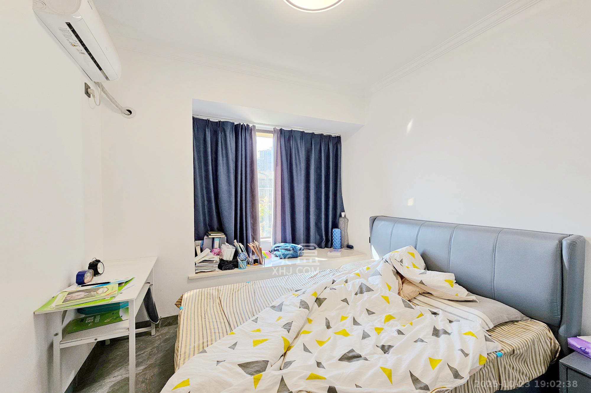 阳光城尚东湾青云苑 1室2厅1卫 84.98万 阳光城尚东湾青云苑 1室2厅1卫 84.98万卧室