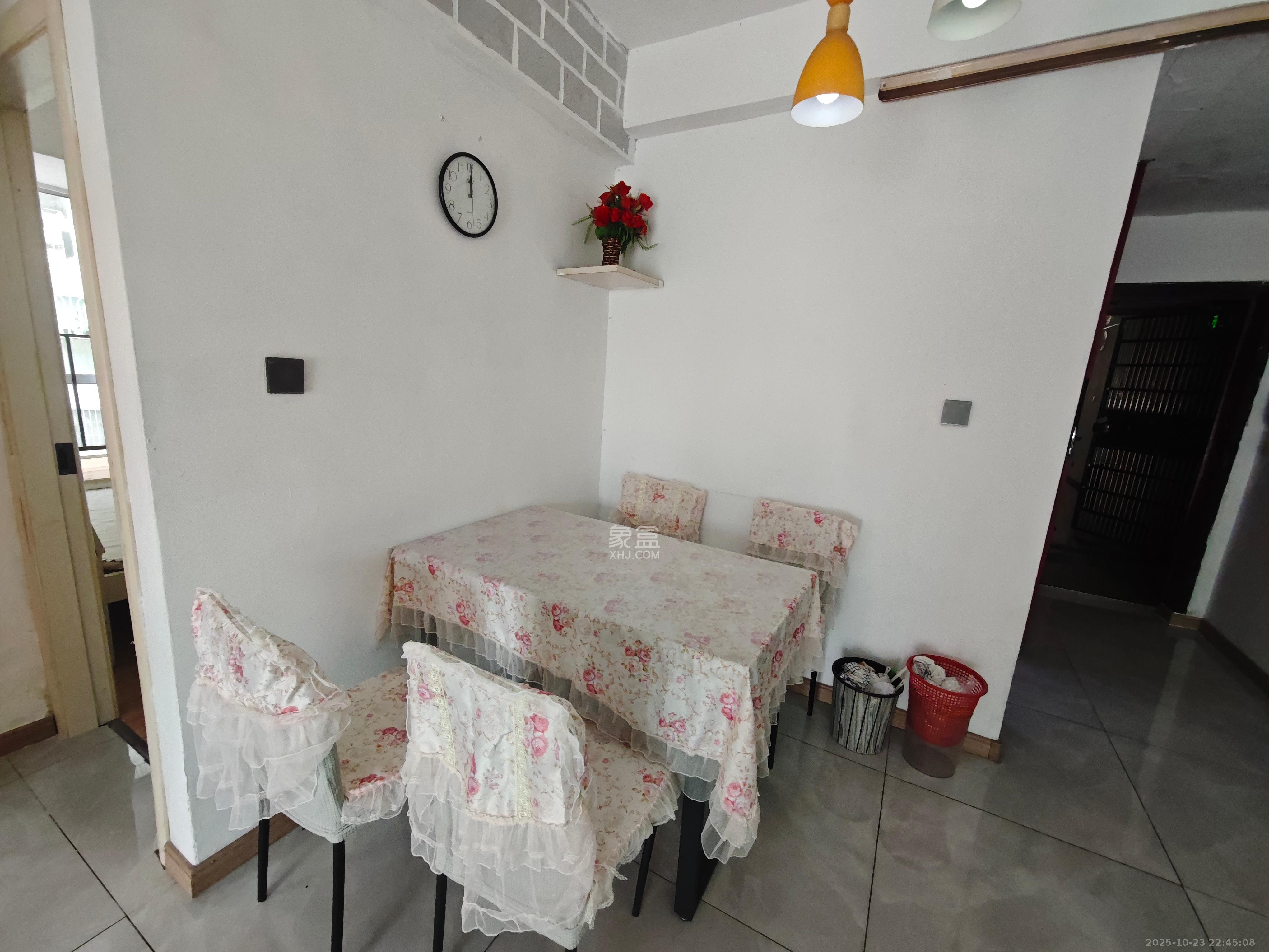 五一钻界  1室1厅1卫    2500.0元/月室内图