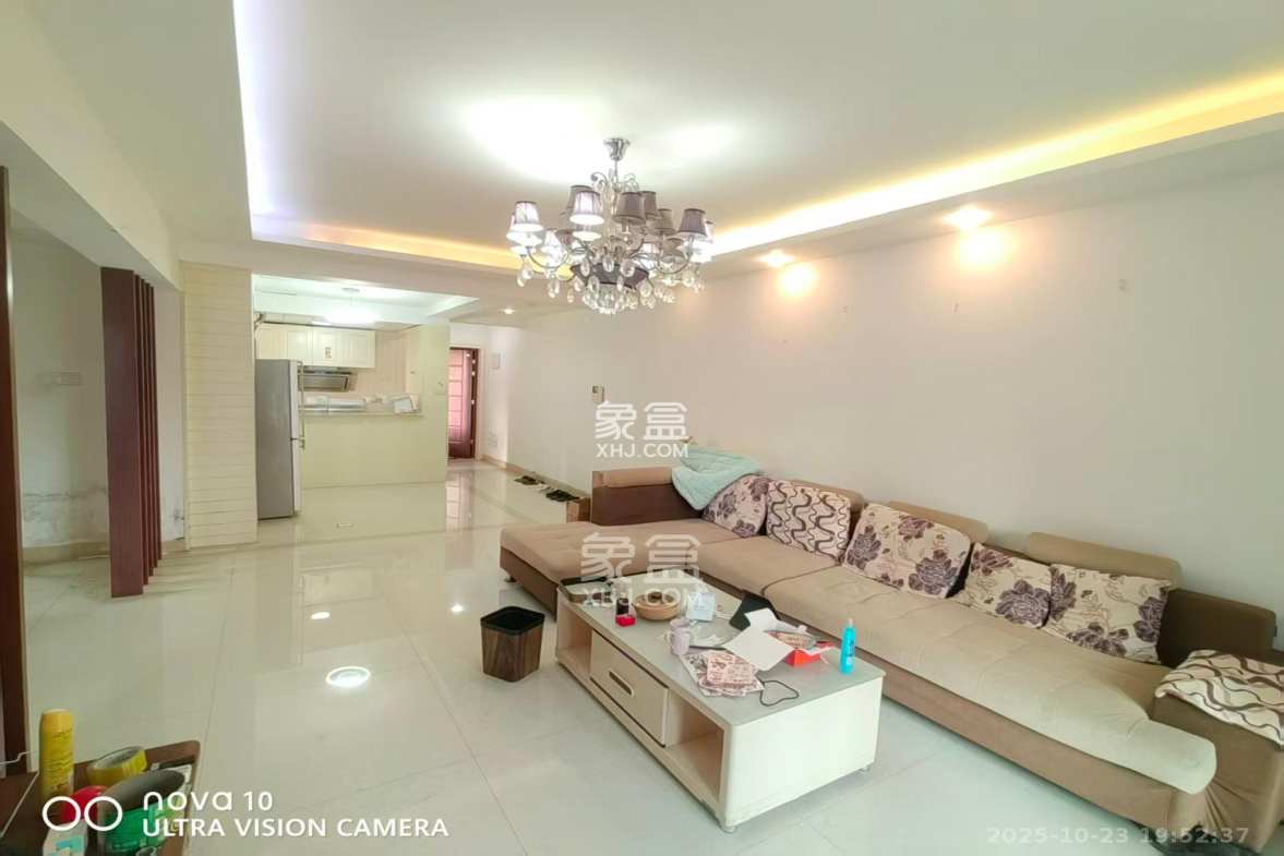 华润凤凰城二期  3室2厅1卫    1800.0元/月 华润凤凰城二期  3室2厅1卫    1800.0元/月室内图