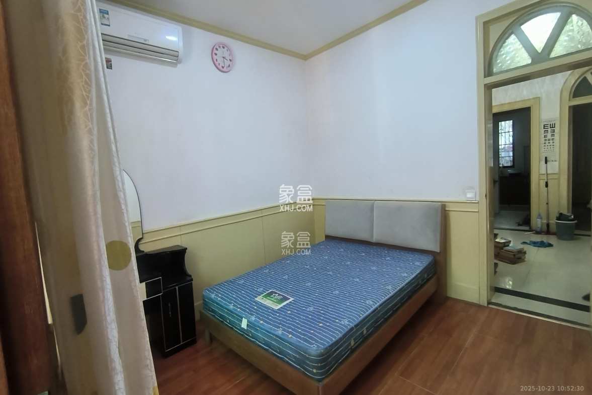 红旗区四片 3室2厅1卫 2200.0元/月 红旗区四片 3室2厅1卫 2200.0元/月室内图