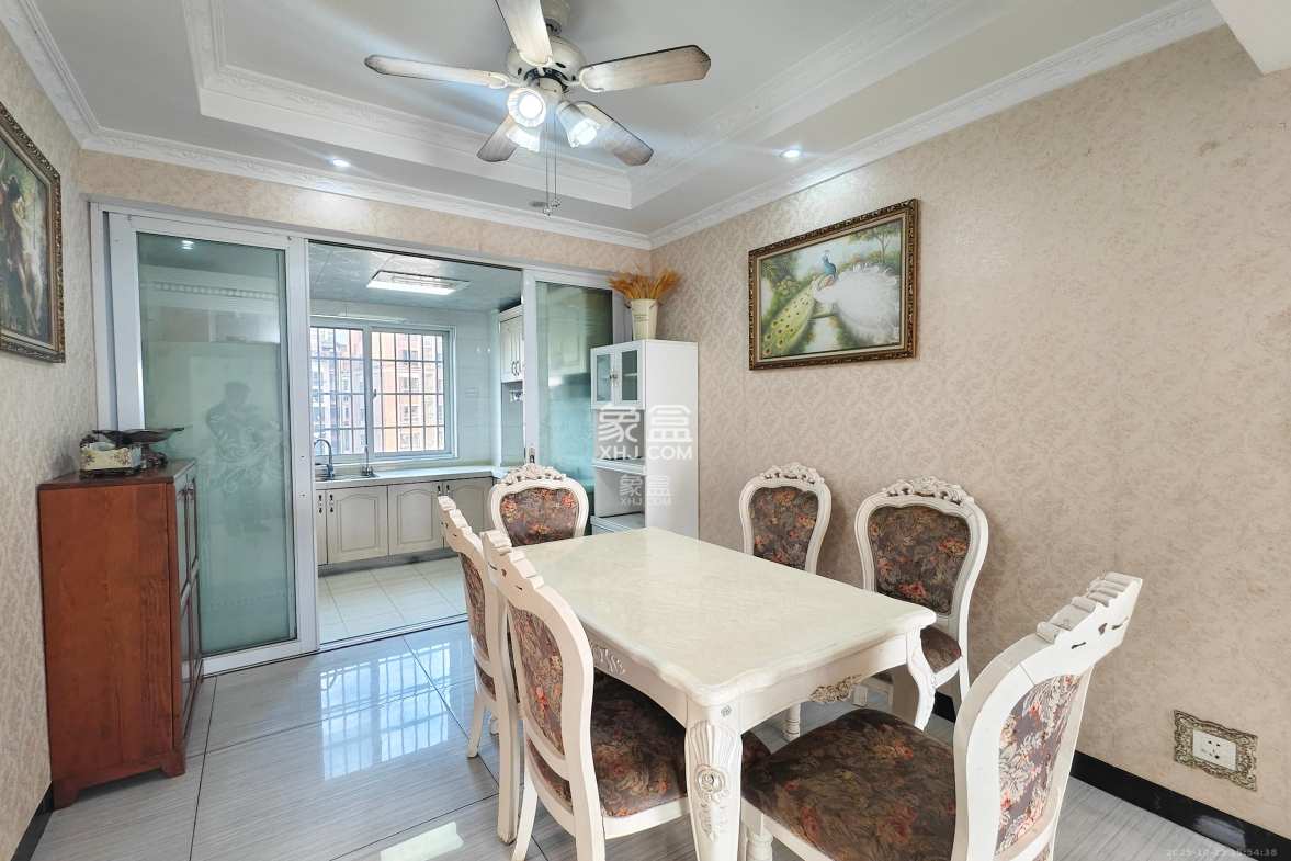 山水湾 3室2厅2卫 2300.0元/月 山水湾 3室2厅2卫 2300.0元/月室内图