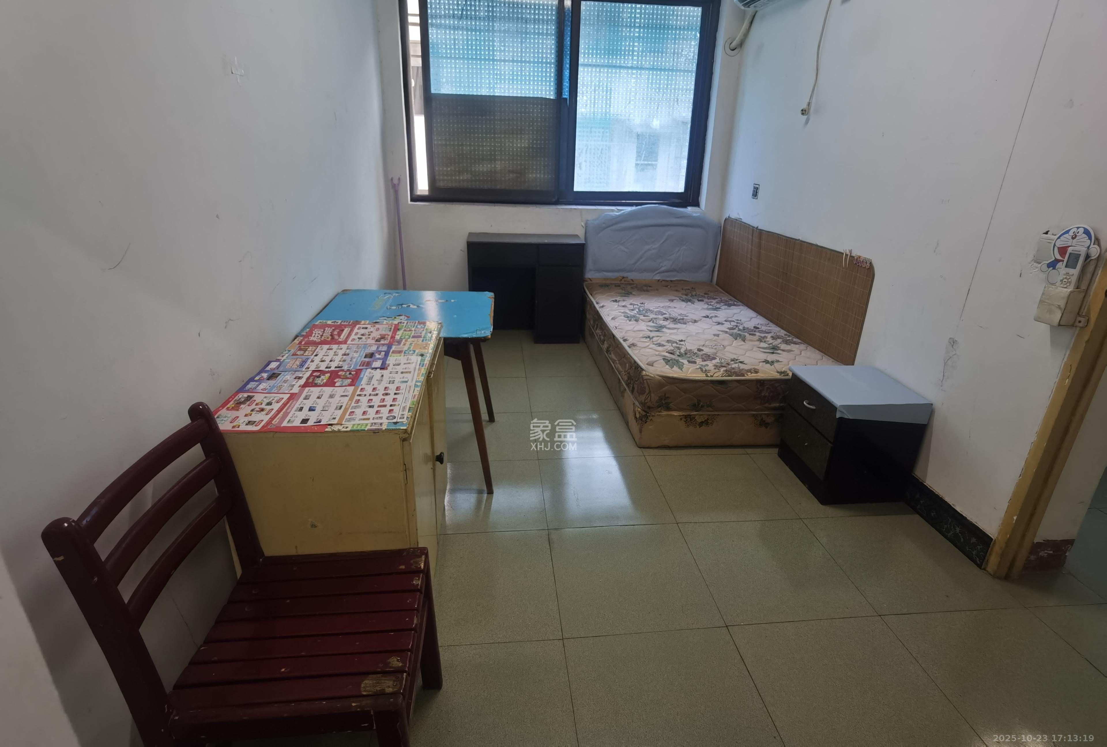 东风路地税局  4室1厅1卫    1500.0元/月室内图