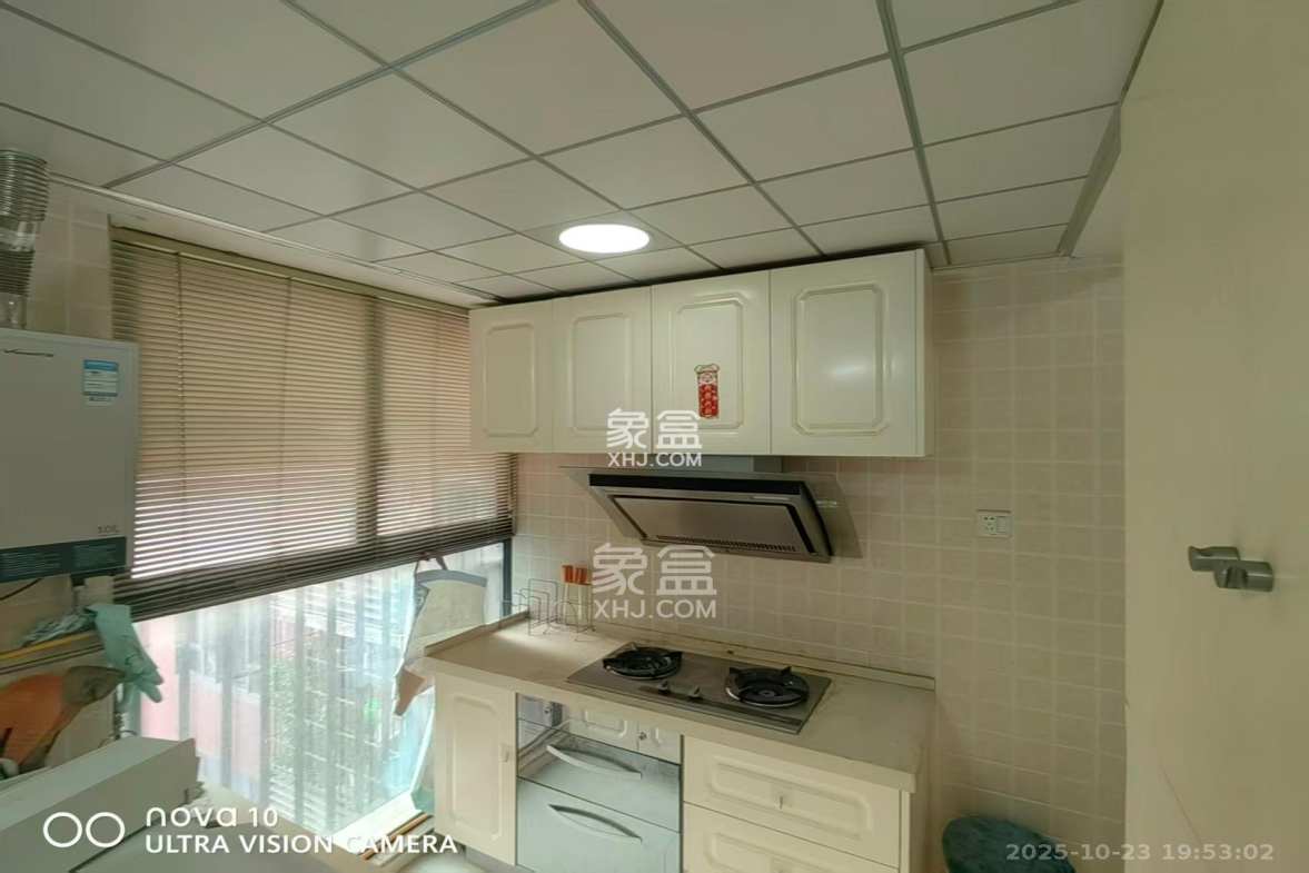 华润凤凰城二期  3室2厅1卫    1800.0元/月 华润凤凰城二期  3室2厅1卫    1800.0元/月室内图